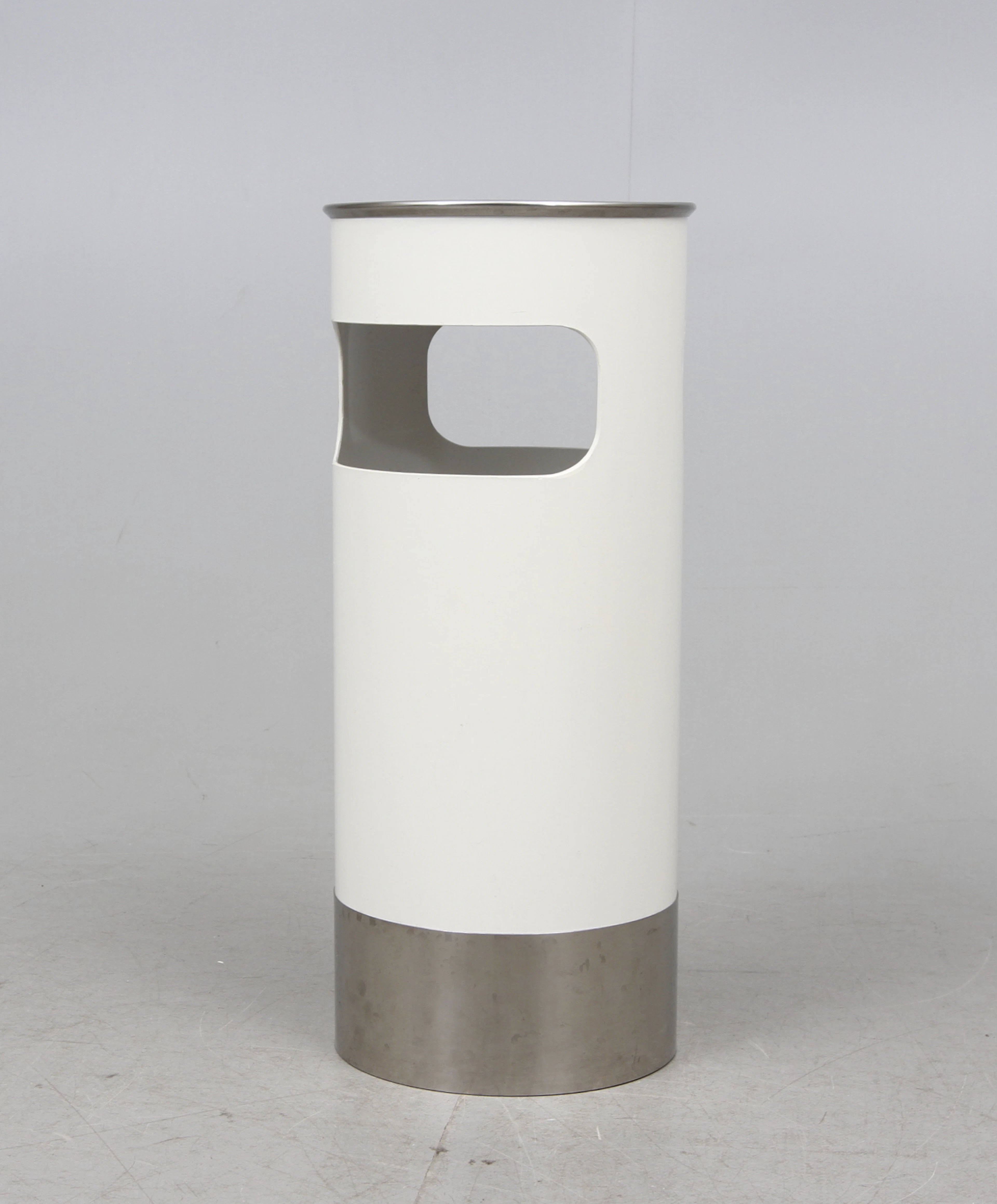 PARAPLYSTÄLL/ASKKOPP, möjligen Kartell, design Gino Colombini, Italien.