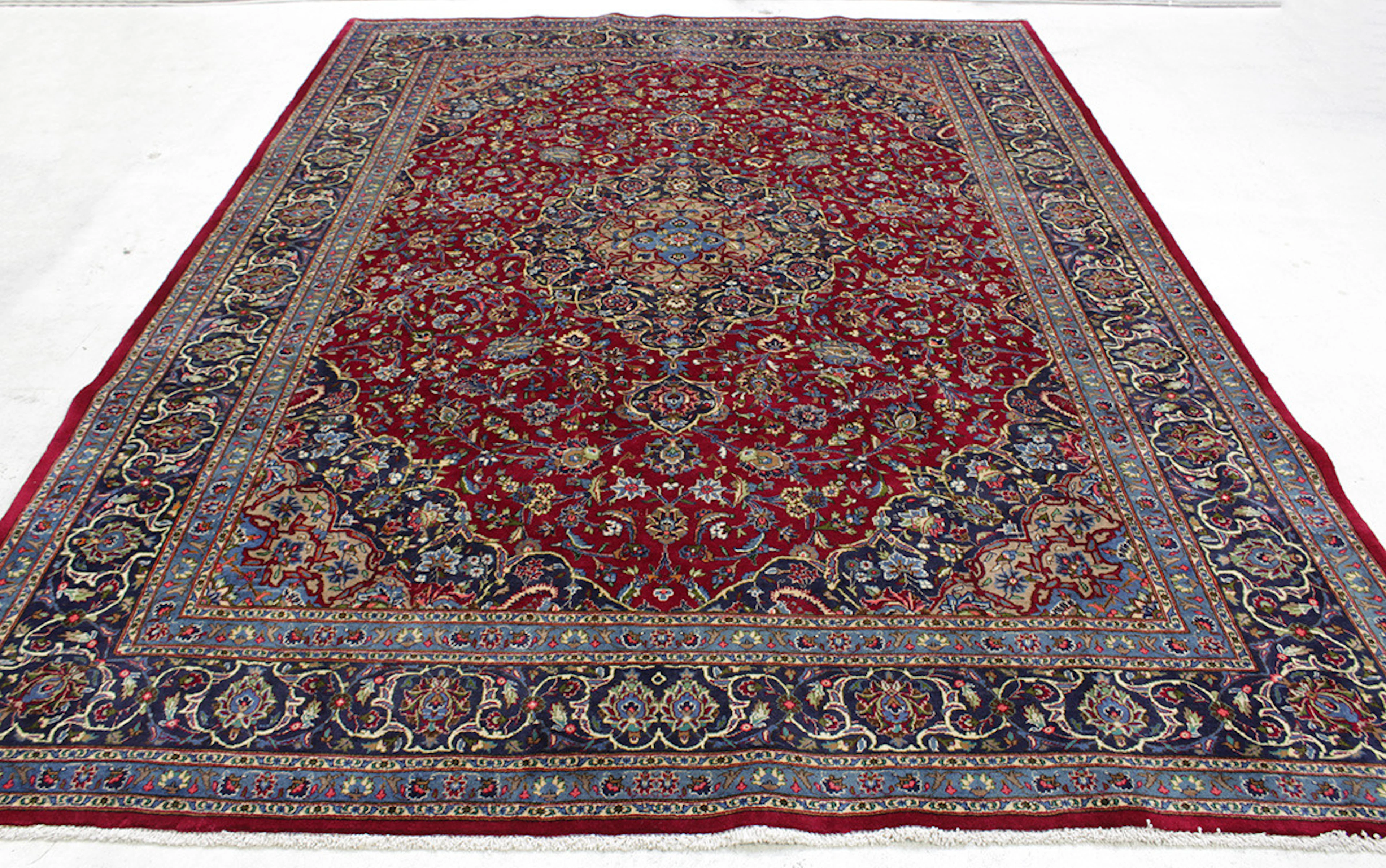 MATTA, Persisk, Mashhad, 340 x 258 cm.