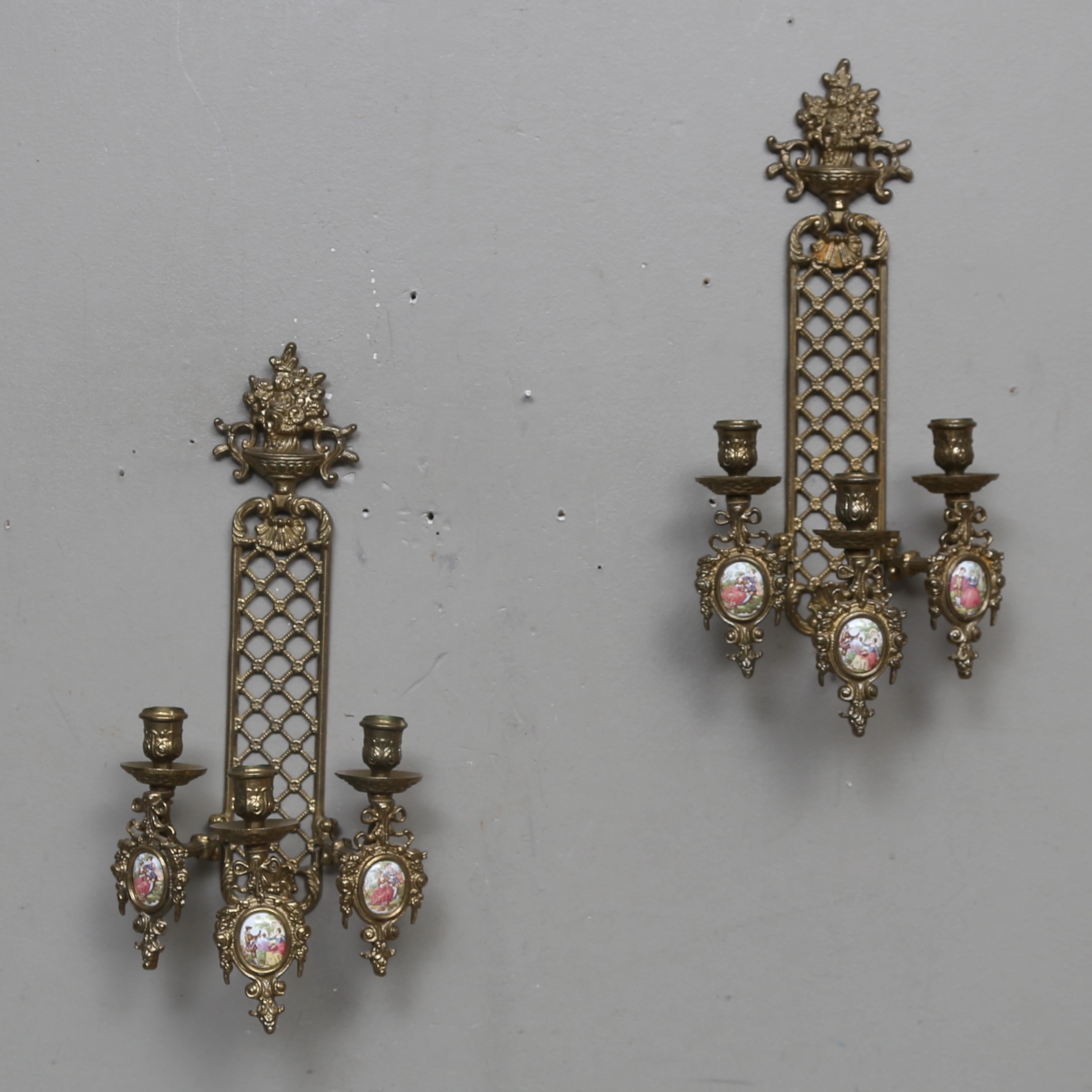 APPLIQUER, ett par, gulmetall, Louis XVI-stil, 1900-tal.
