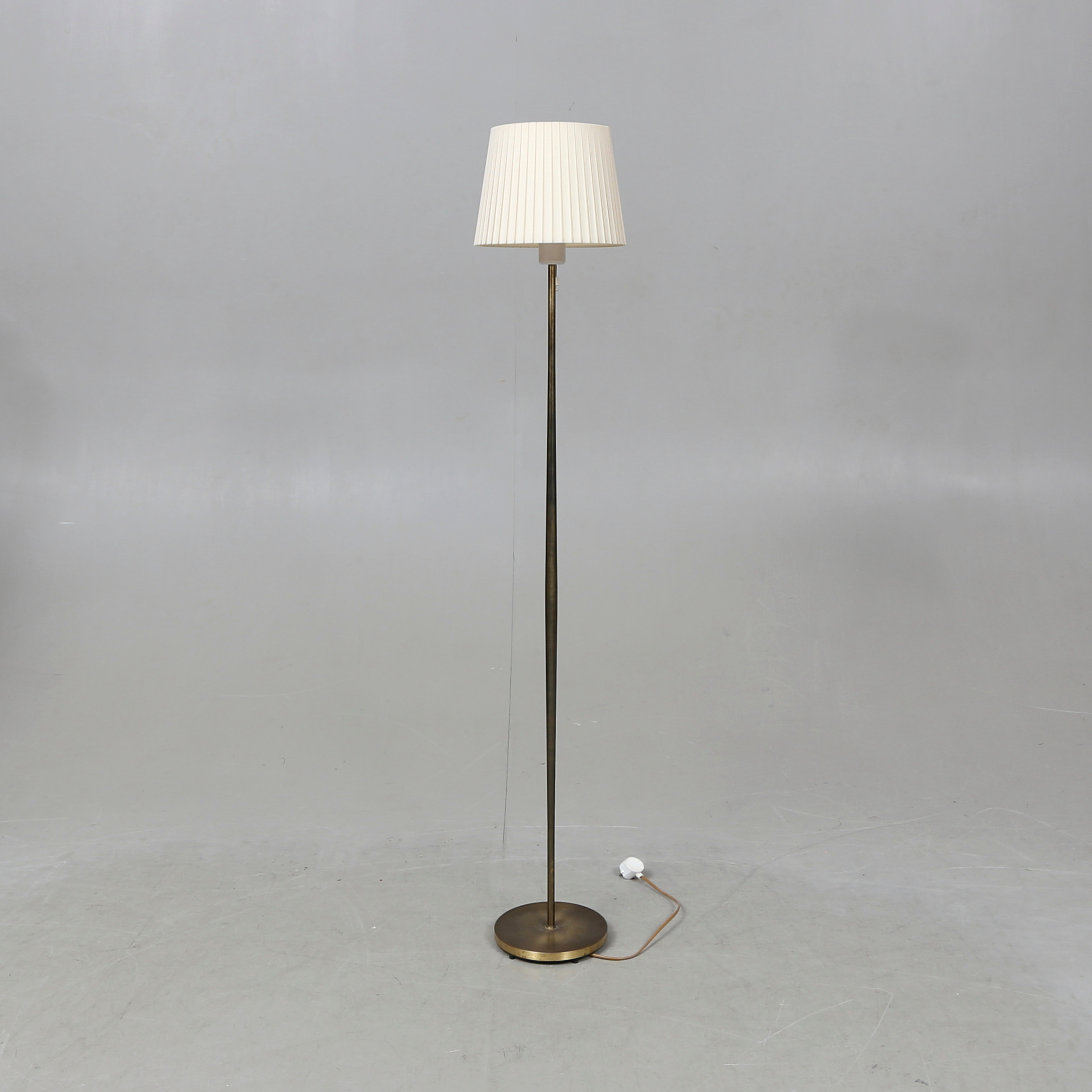 GOLVLAMPA. Falkenbergs Belysning. | Barnebys