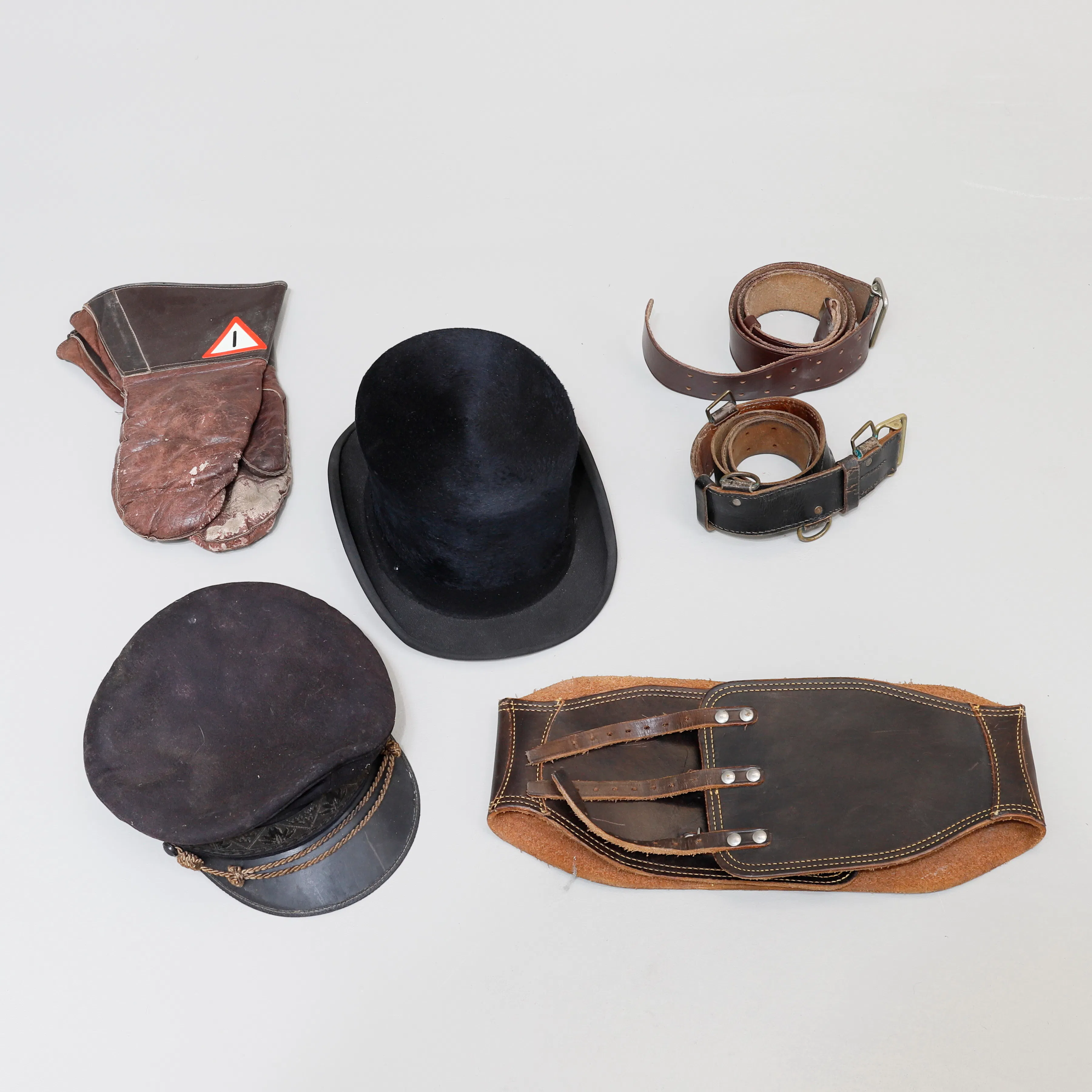 HUVUDBONADER & ACCESSOARER, 6 delar, 1900-tal. | Barnebys