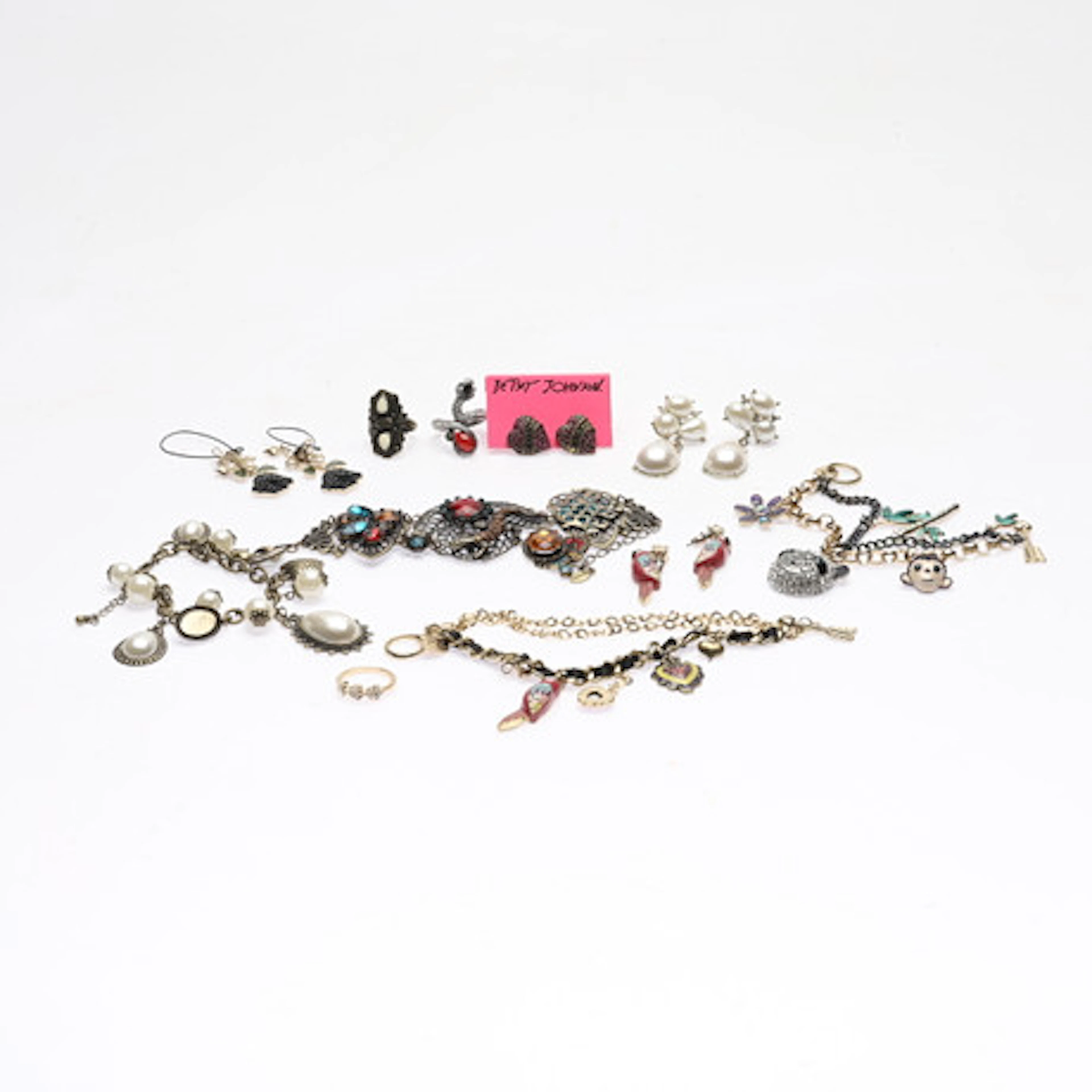 BIJOUTERIER, bl a Betsey Johnson, 1900-/20…