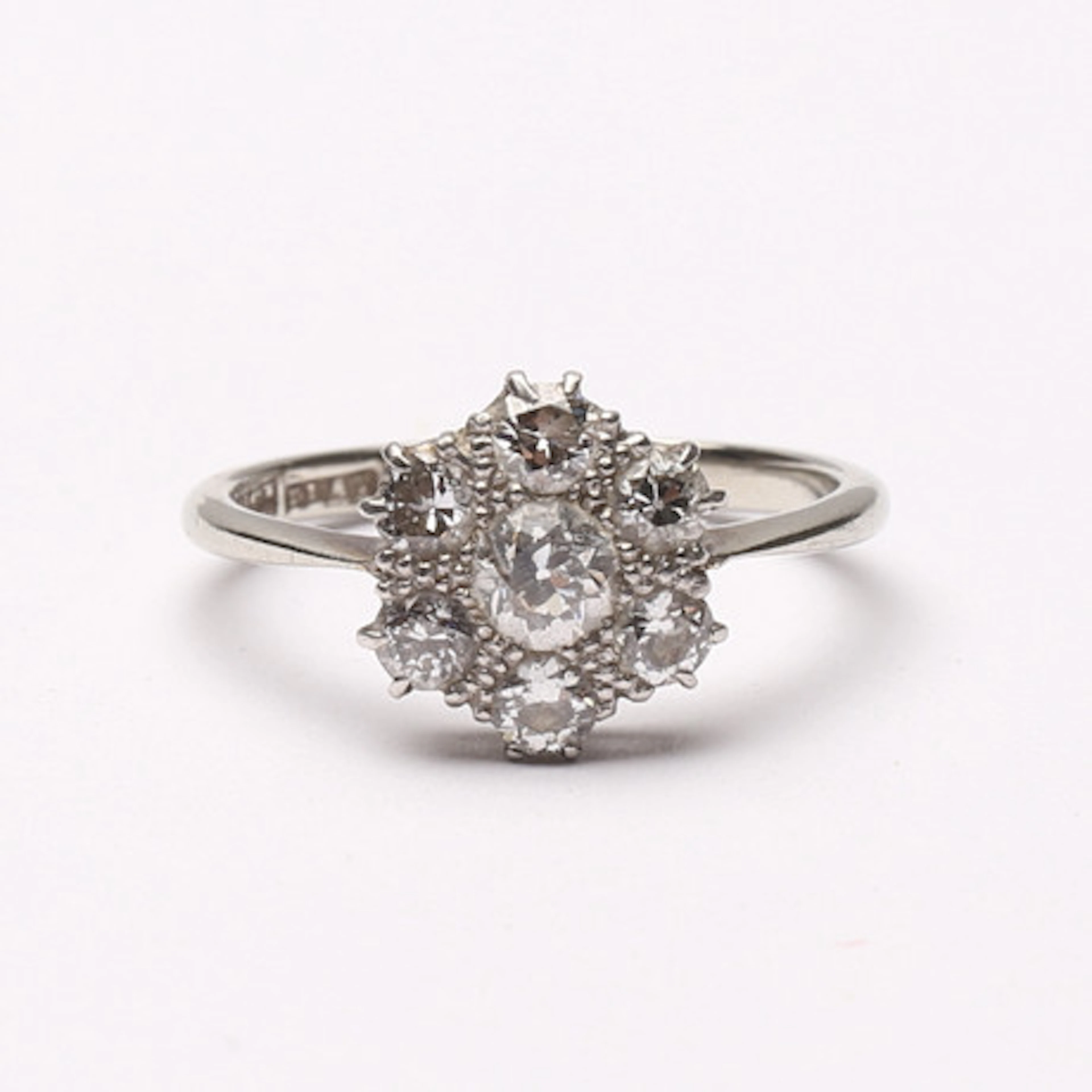 VITGULDSRING med DIAMANTER, 18K, 2,6 gram.