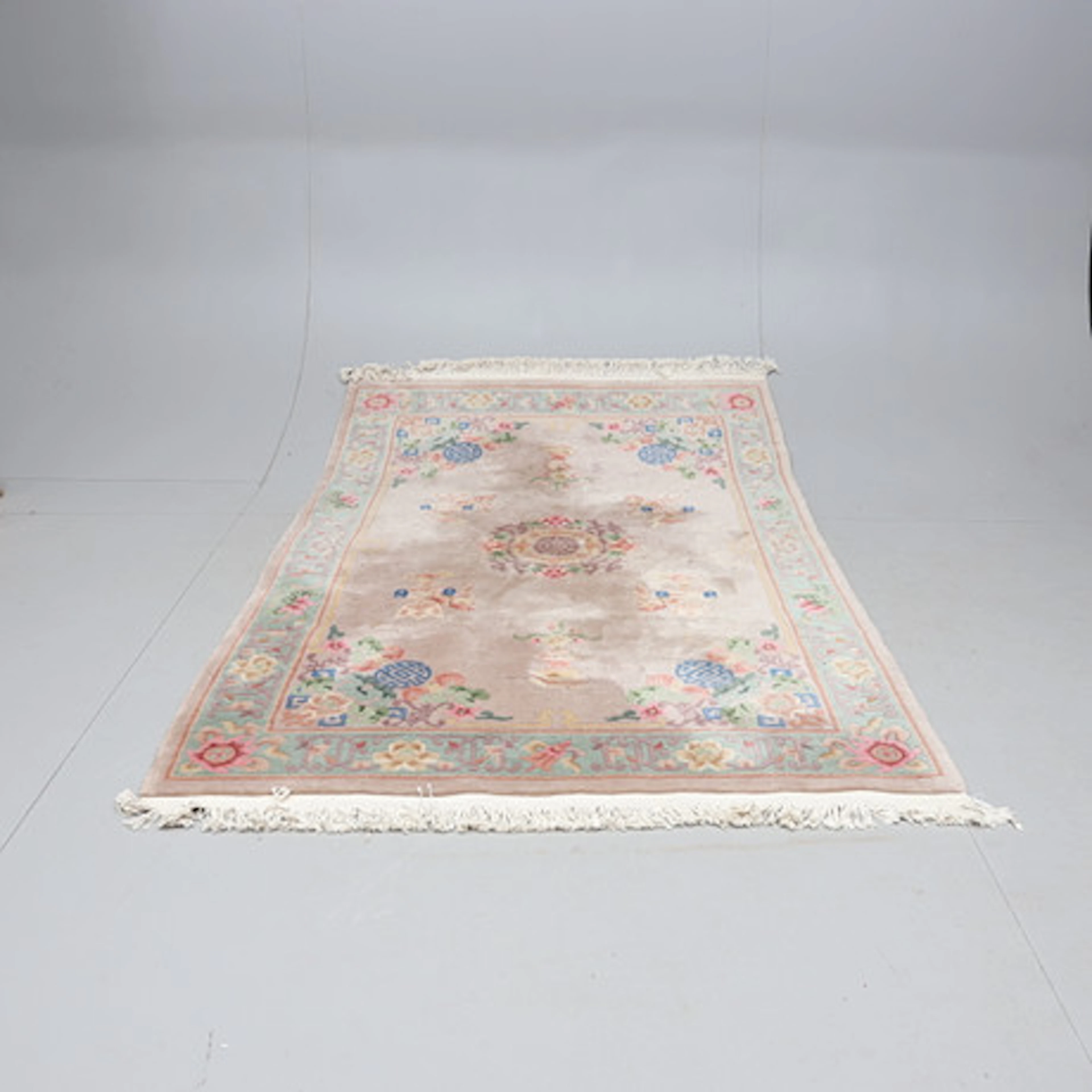 MATTA, Orientalisk, Kina, ca 183x274cm.