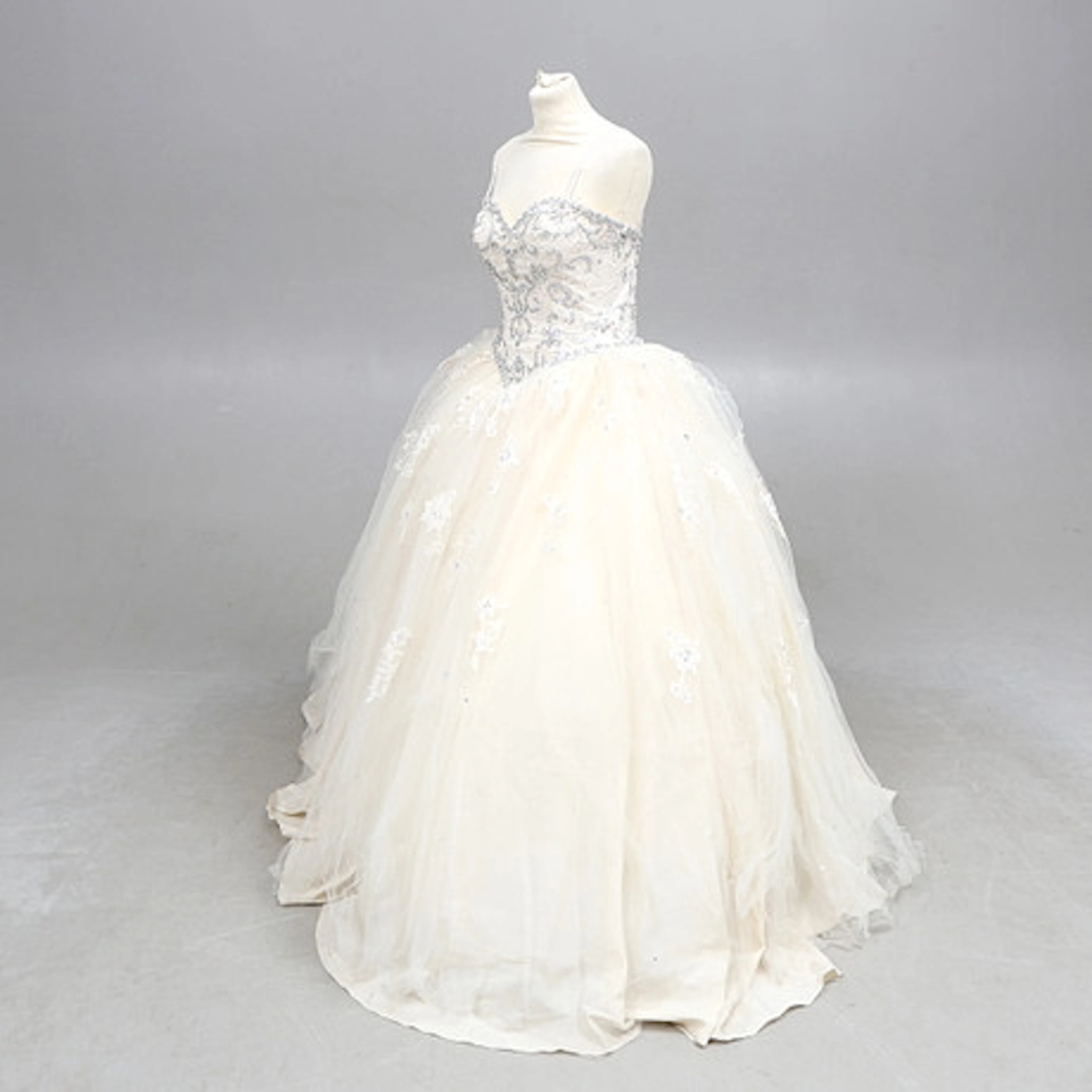 BRUDKLÄNNING, Mori Lee by Madeline Gardner.