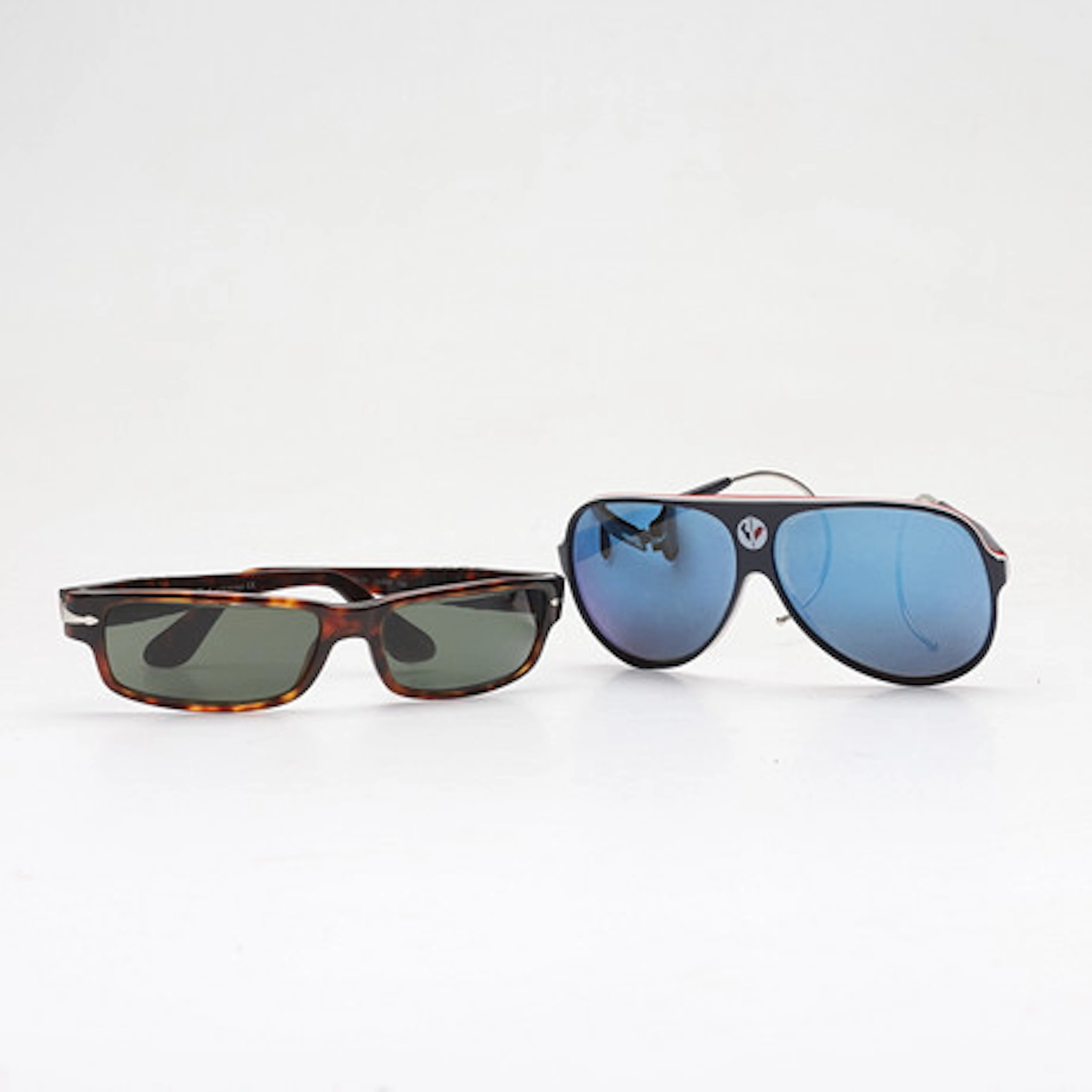 SOLGLASÖGON, 2 st, bl a Persol, Italien, 1…