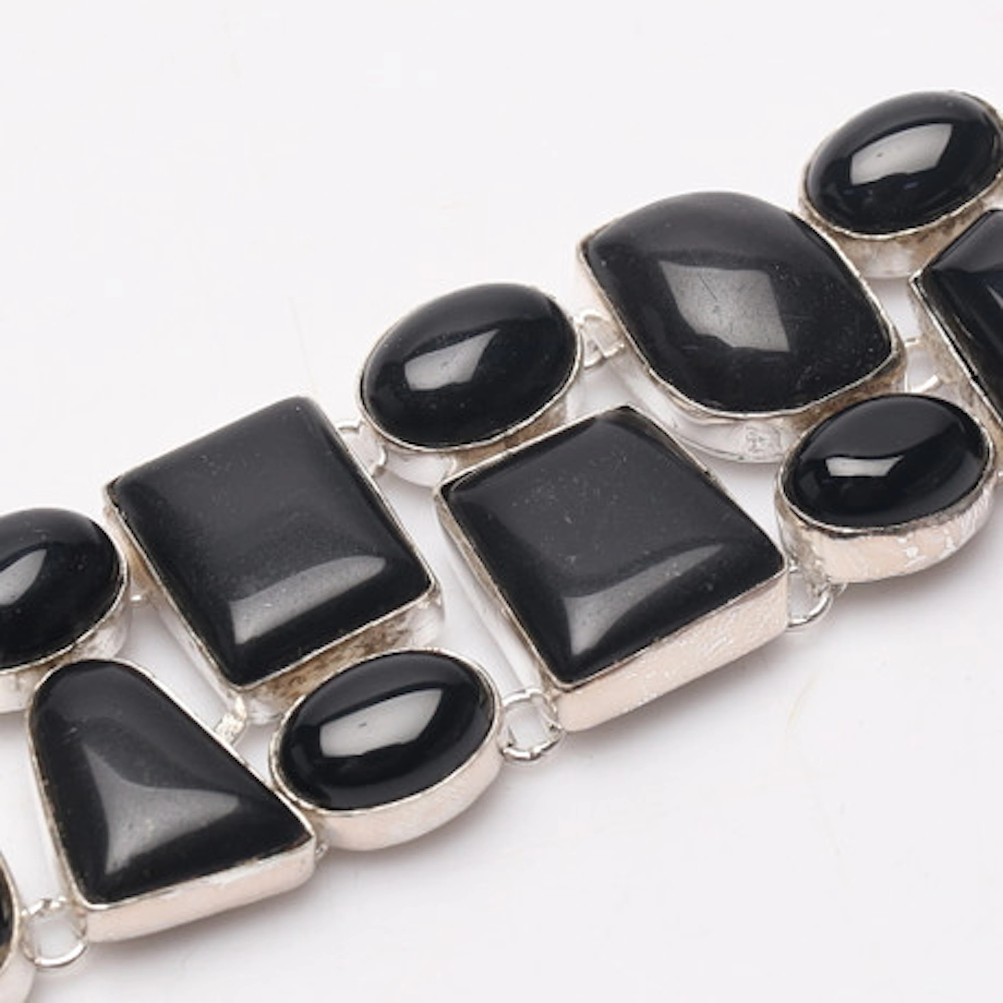 ARMBAND, silver med onyx.