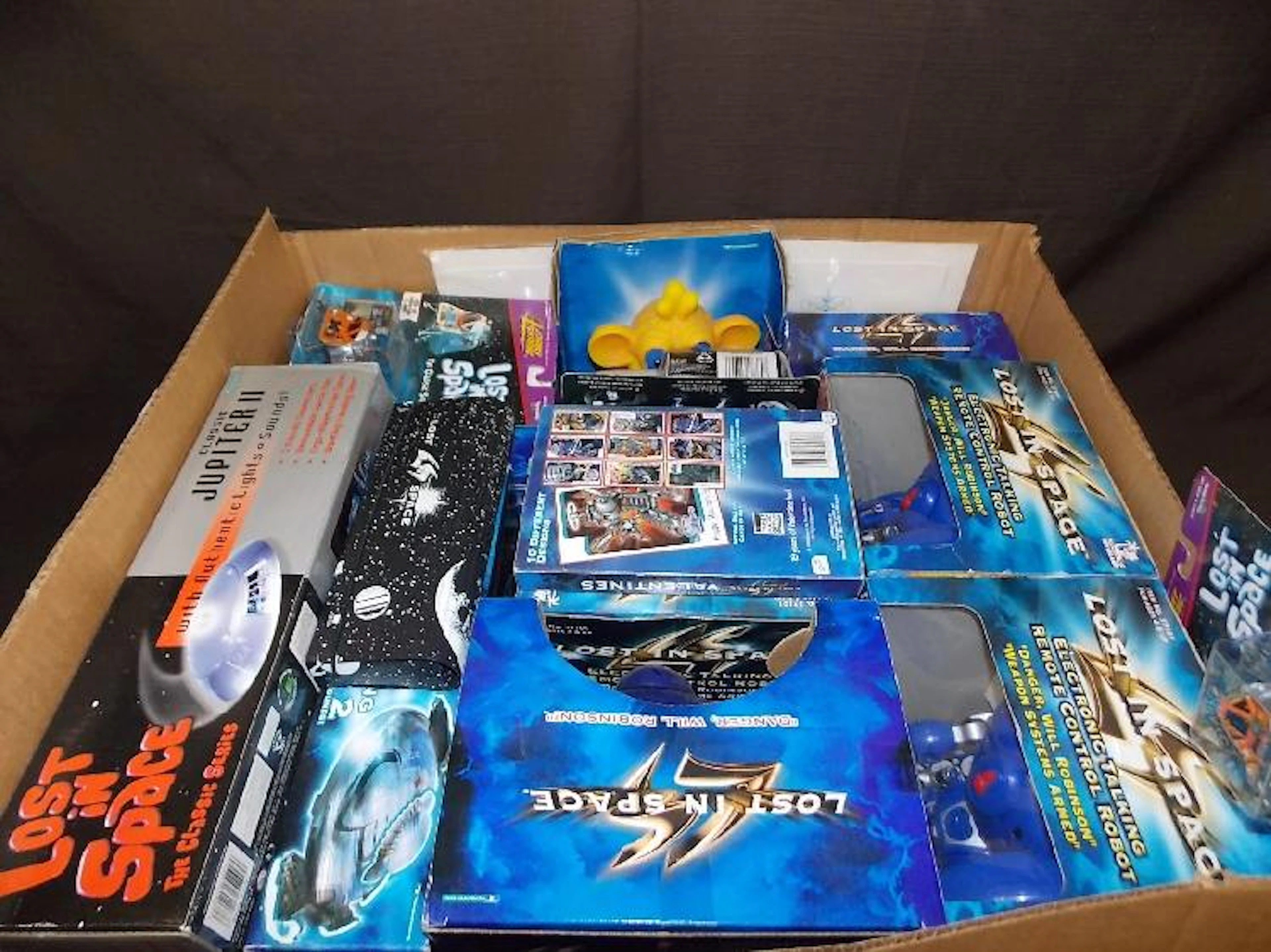 (16) Lost in Space Collection Toys & Memorabilia