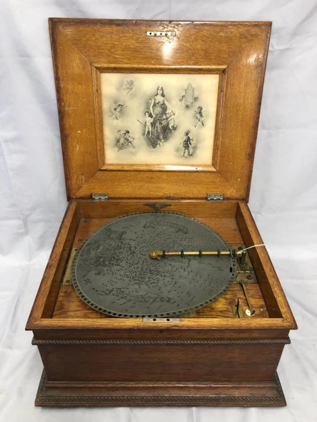 Oak Cased, Regina Music Box