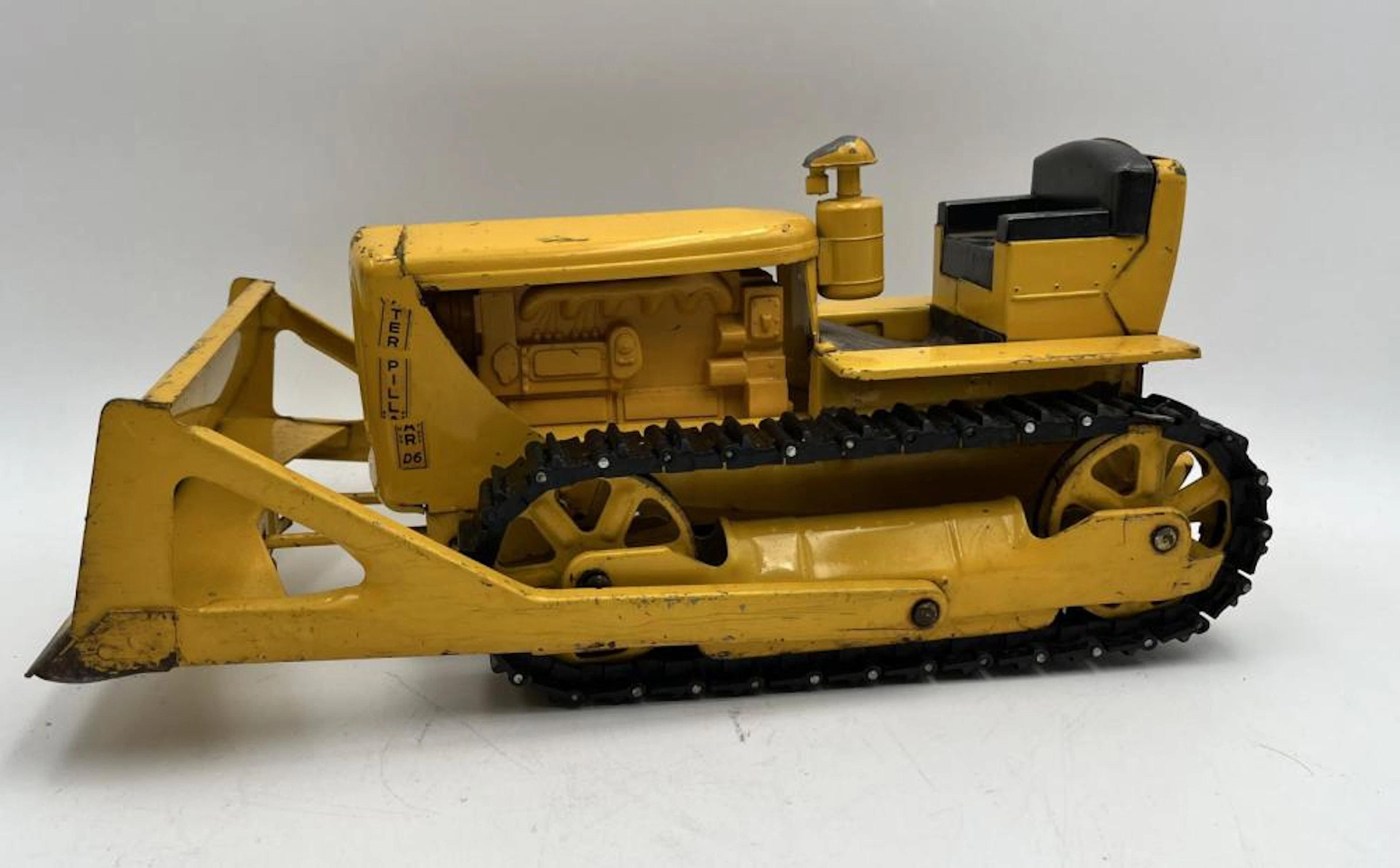 Doepke Model Toys D6 Bulldozer
