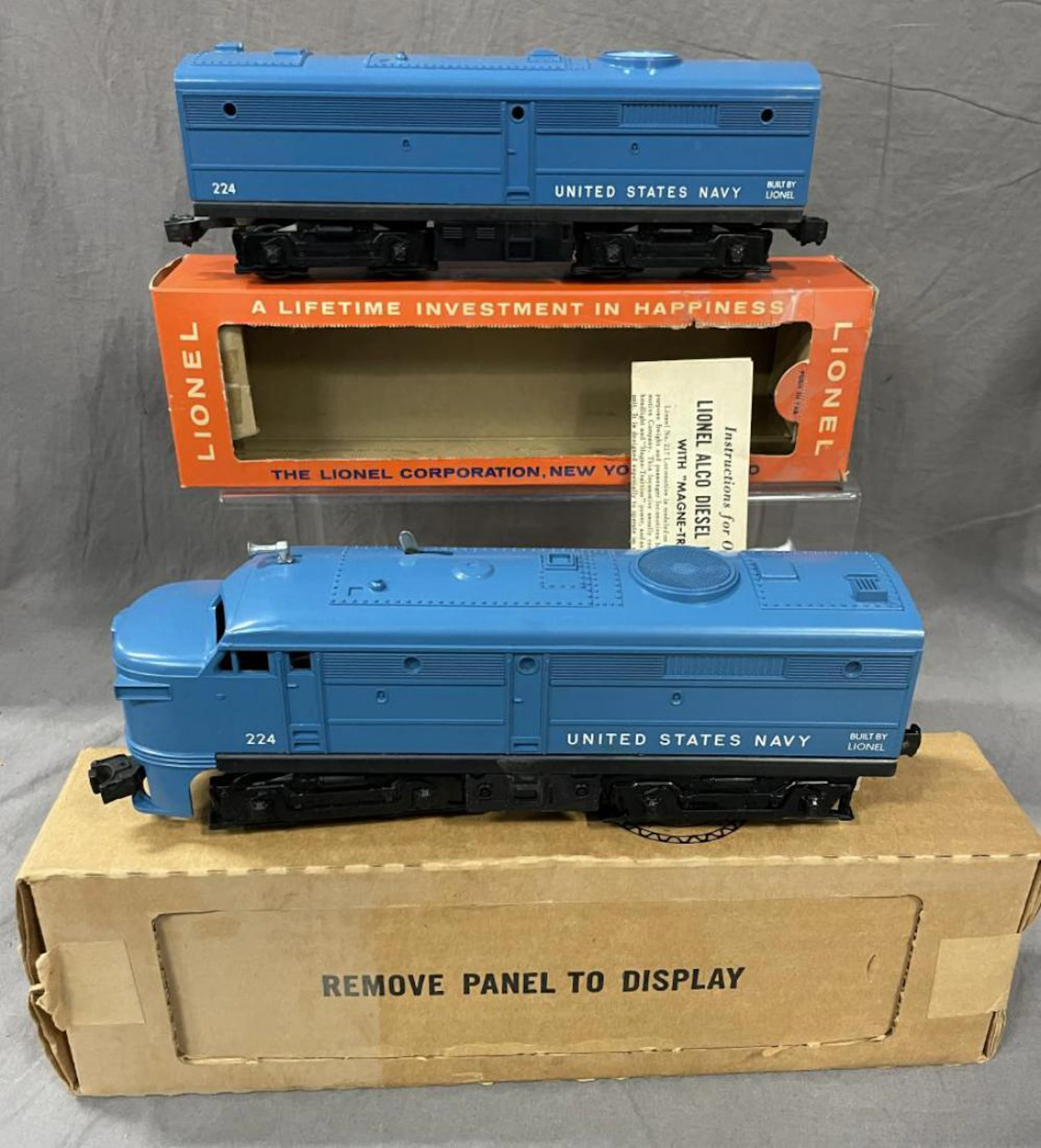MINT Boxed Lionel 224 US Navy AB Diesels
