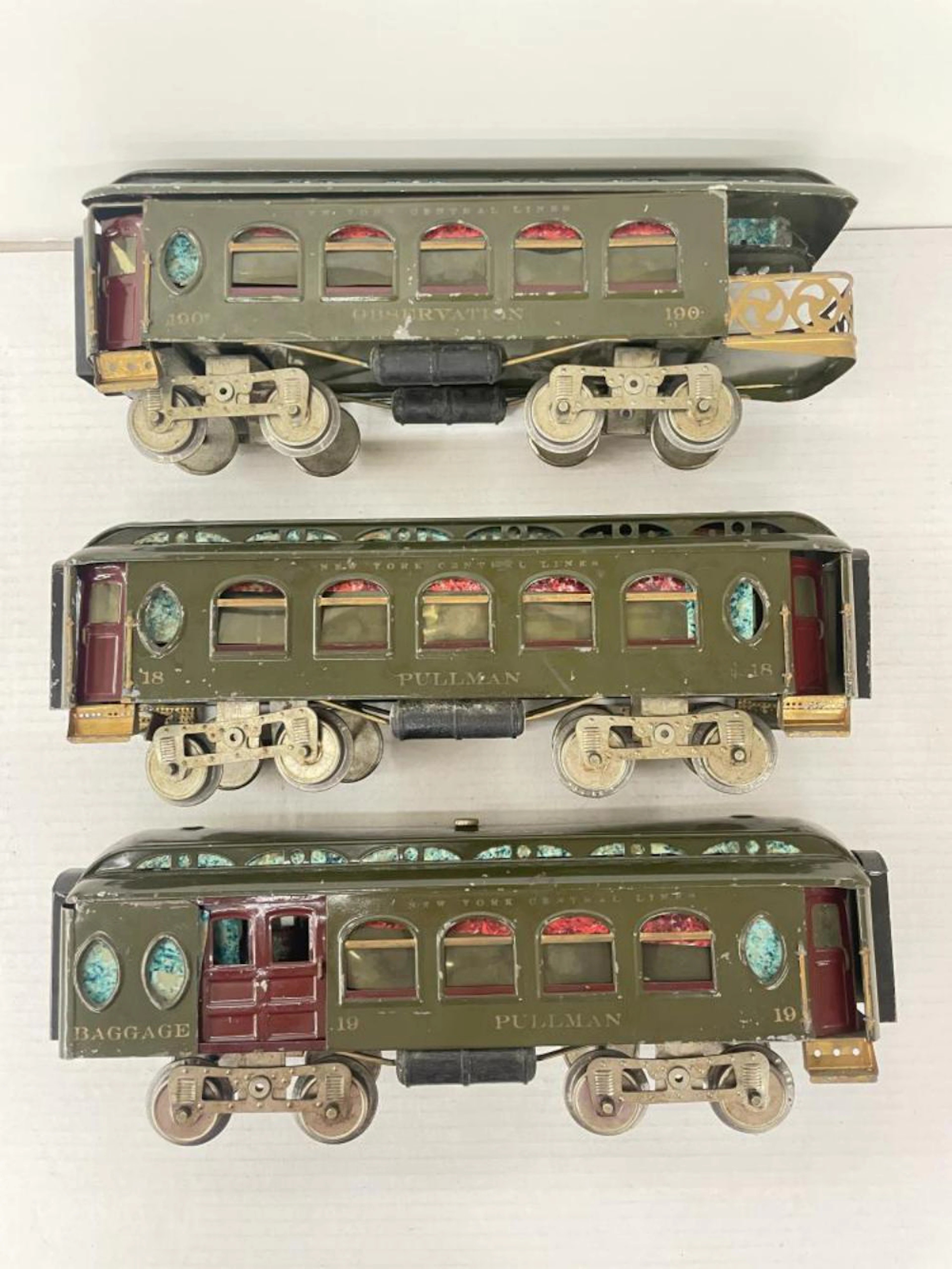 Clean Lionel MFG 18 Series Cars