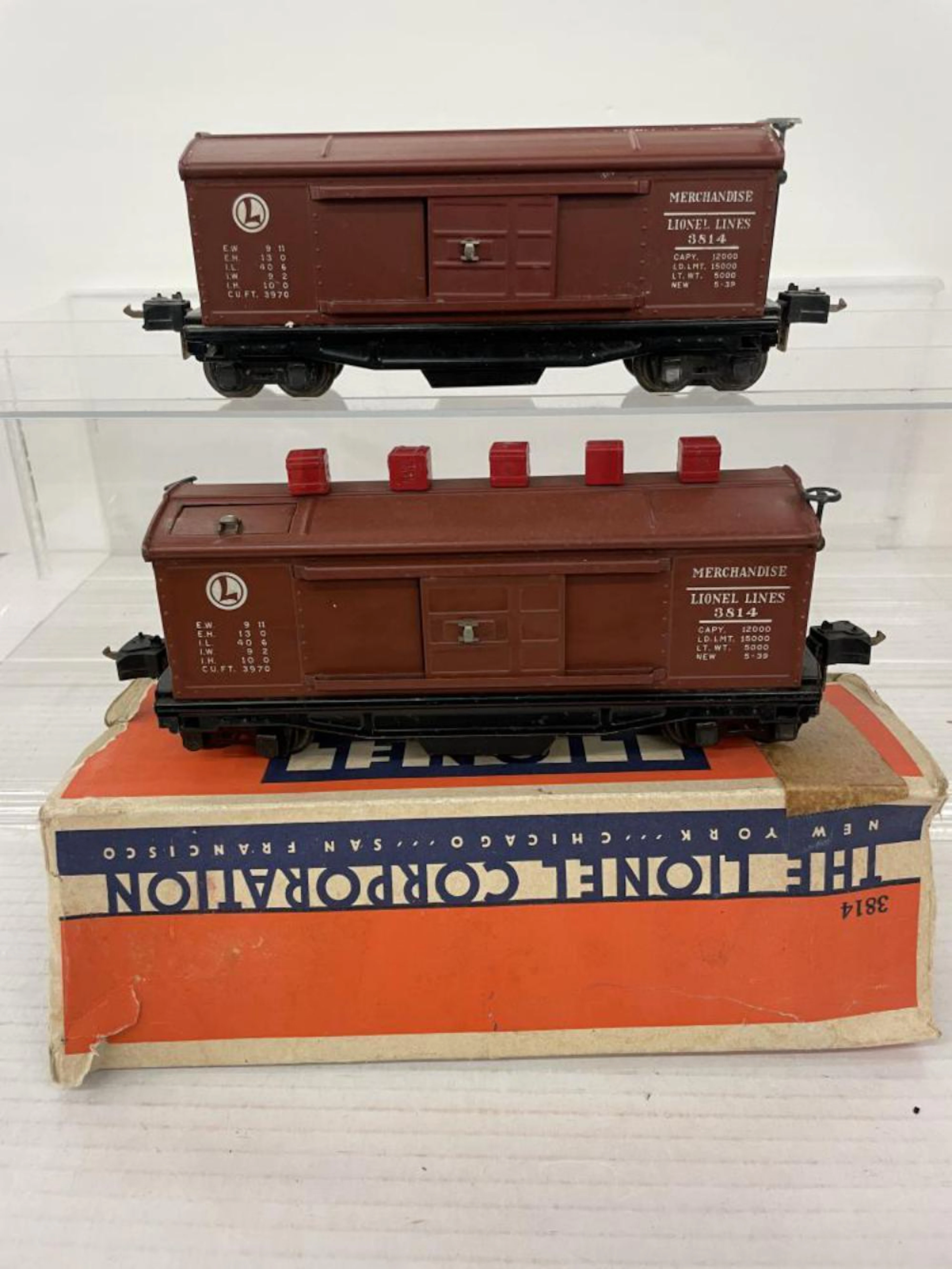 2 Clean Lionel 3814 Operating Merchandise Cars
