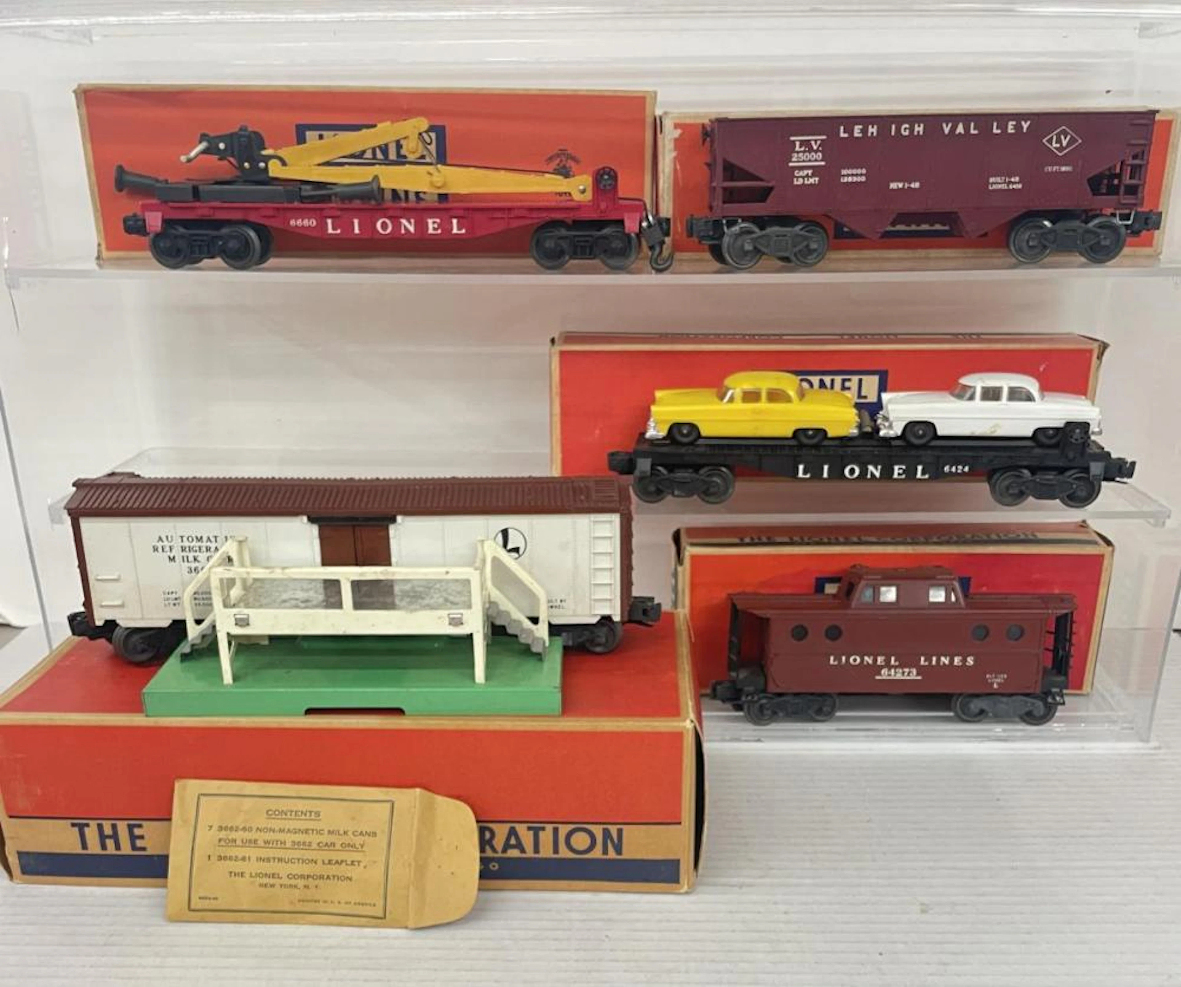 5 Boxed Lionel Freight Cars