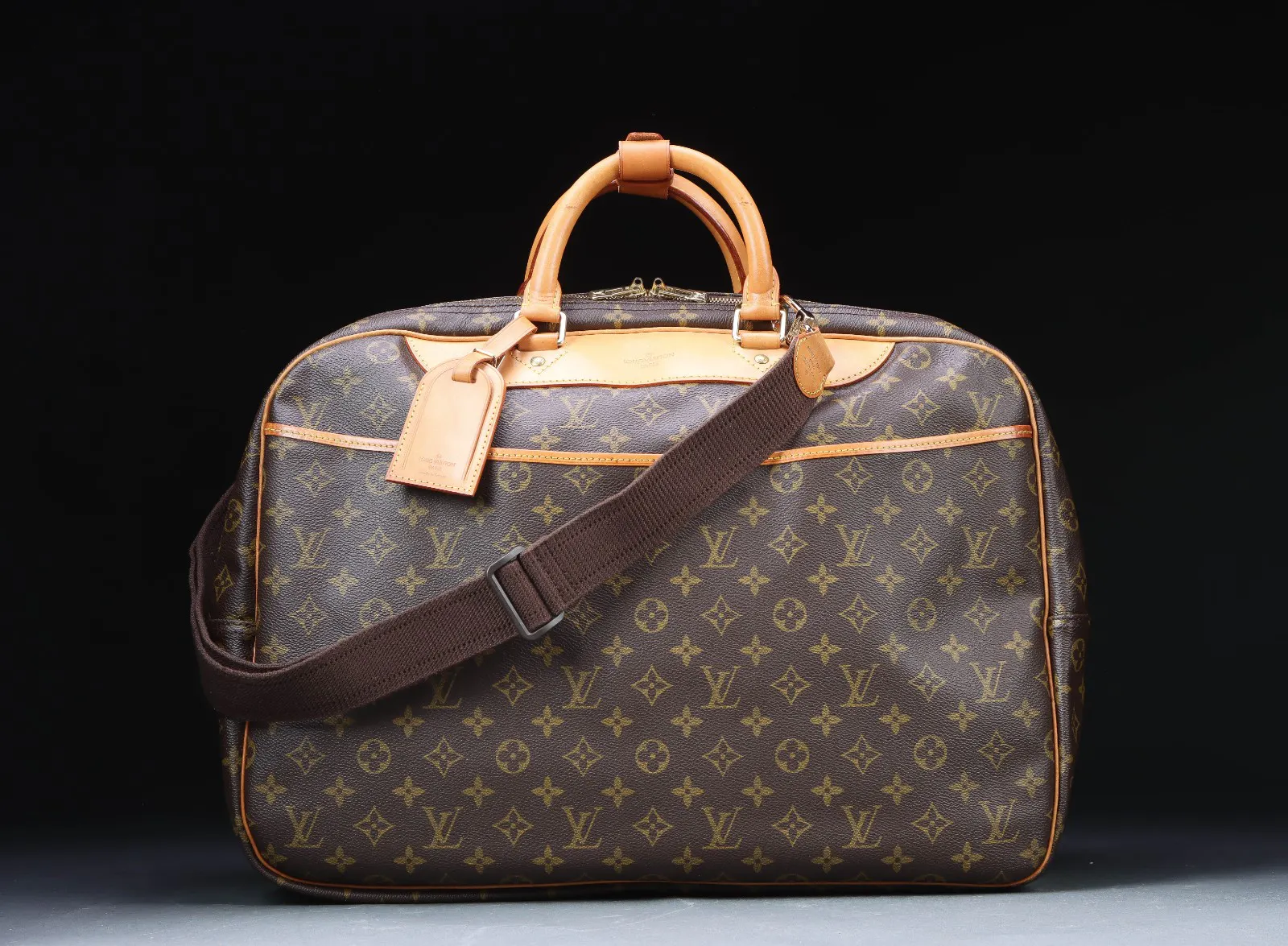 louis-vuitton-bl-d-kuffert-rejsetaske-model-aliz-24-heures-barnebys