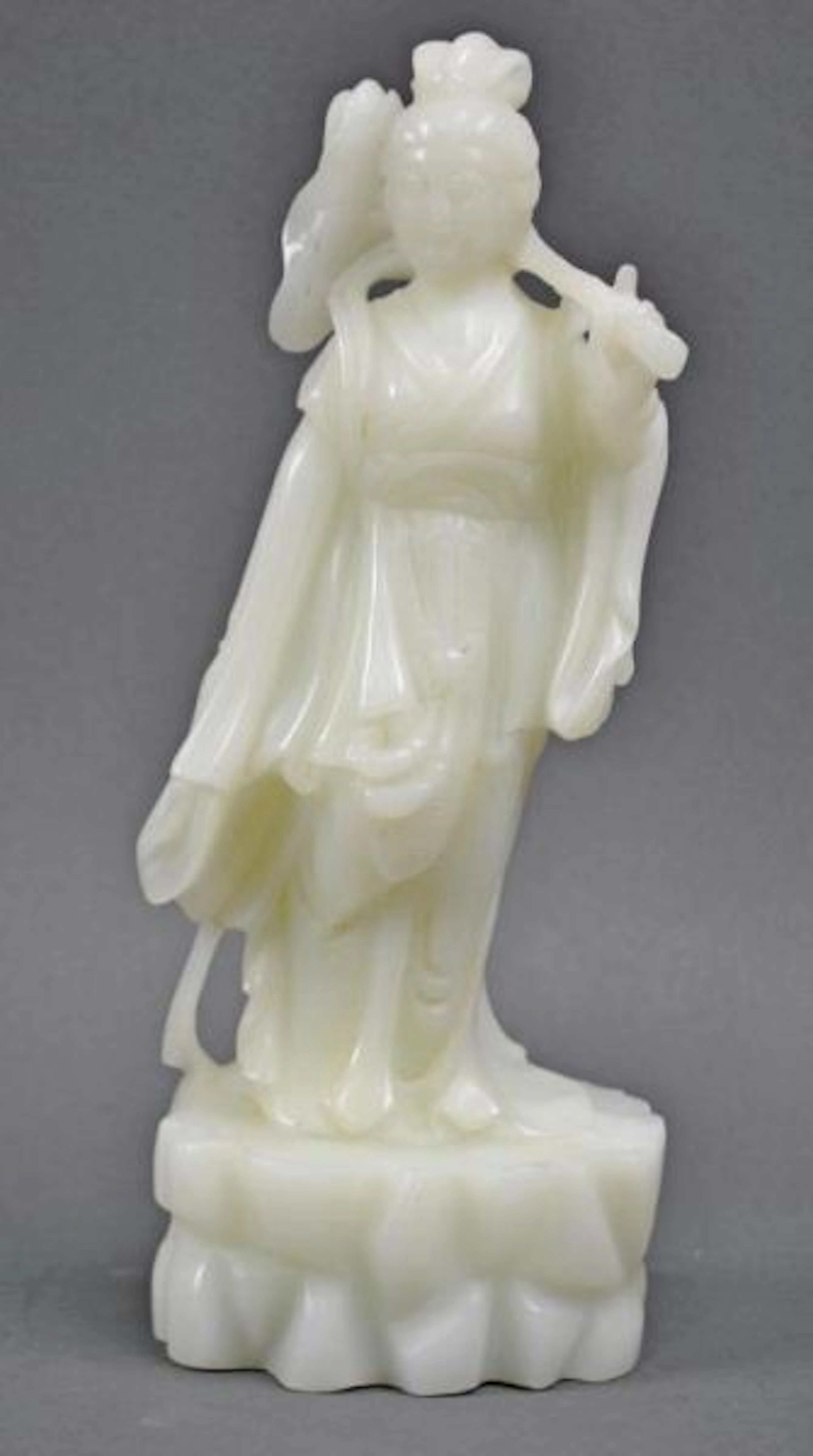 CHINESE WHITE JADE CARVED FIGURE OF A GUANYIN