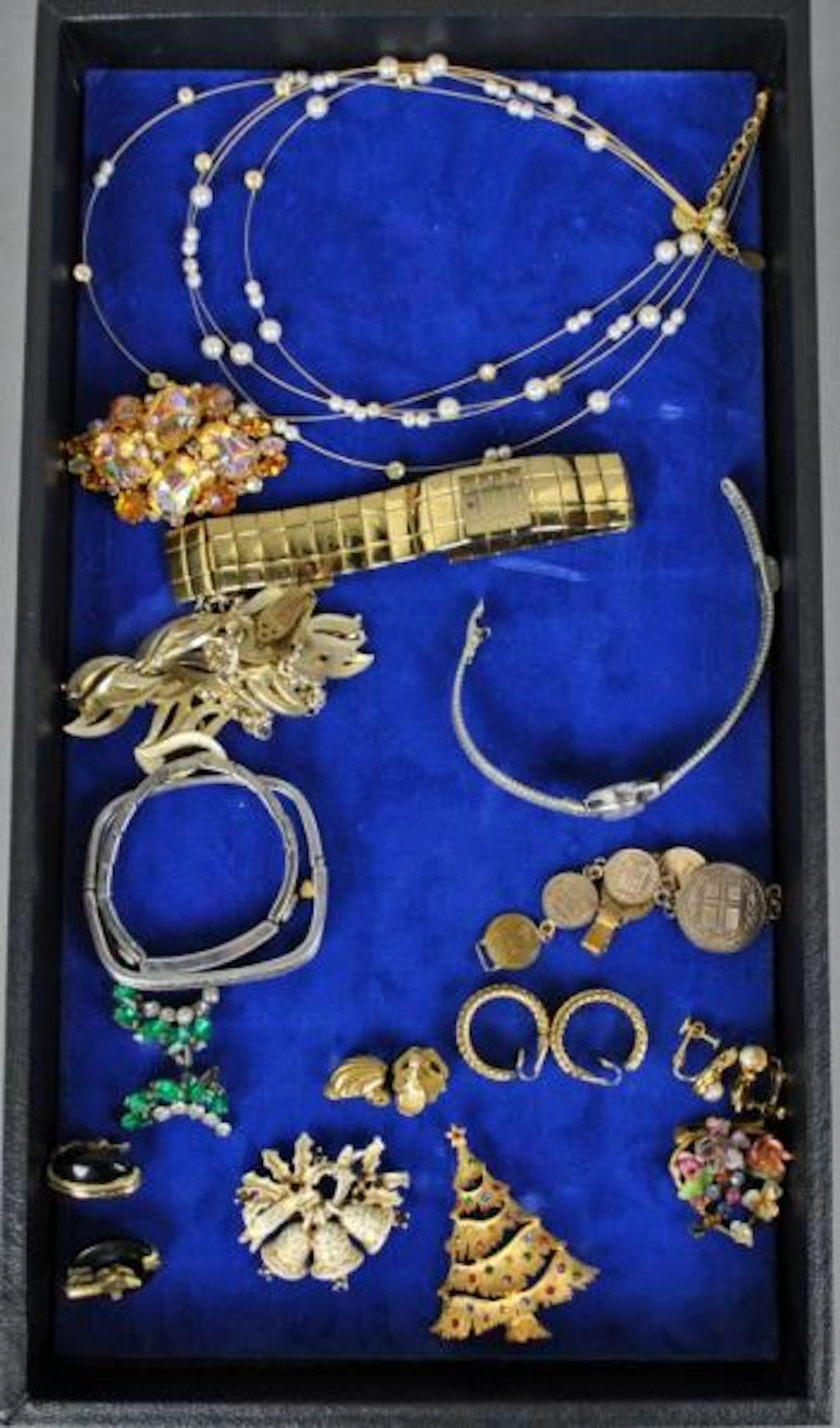 PIECE COSTUME JEWELRY GROUP