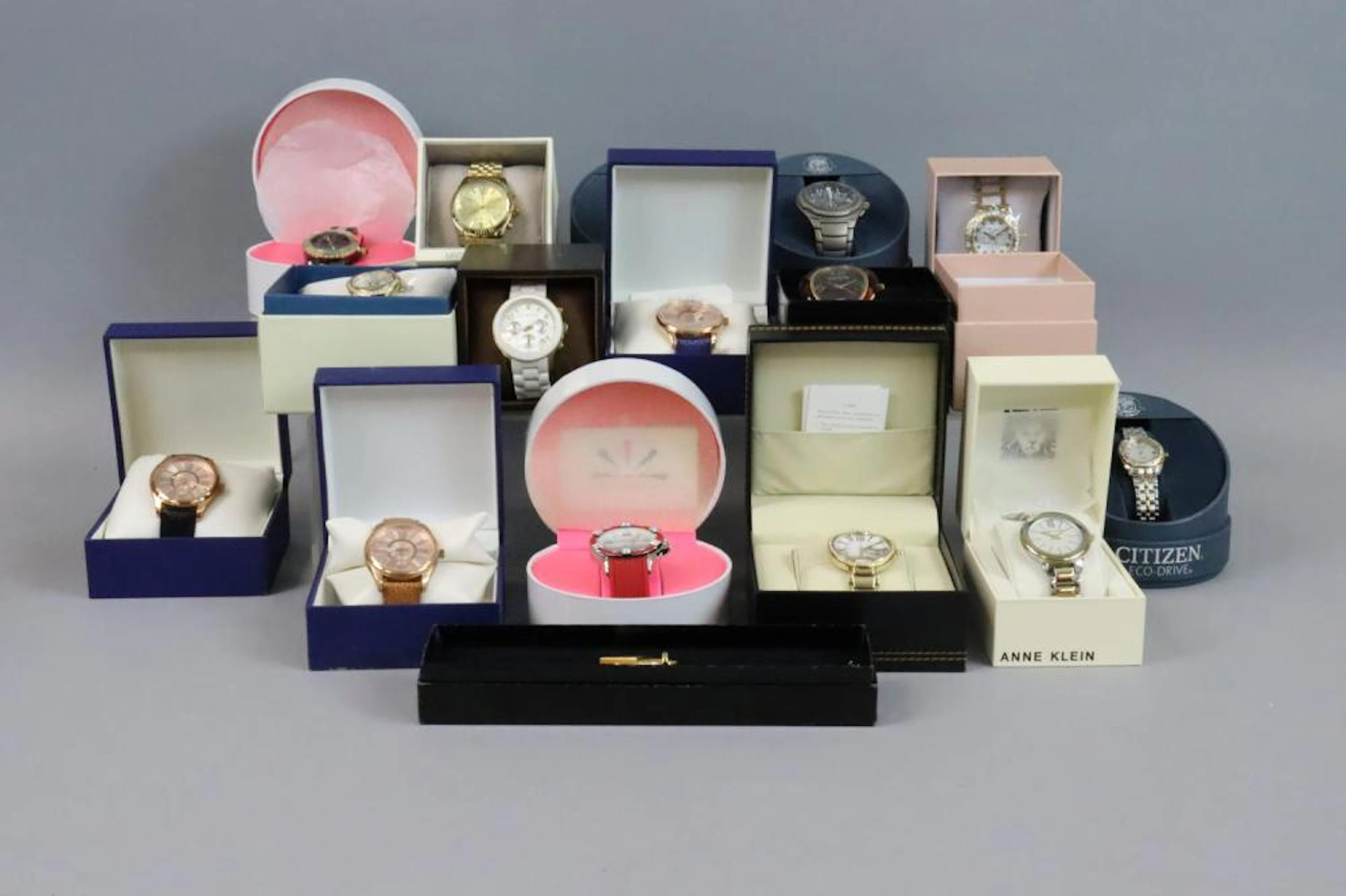 (70) LADIES FASHION WATCHES