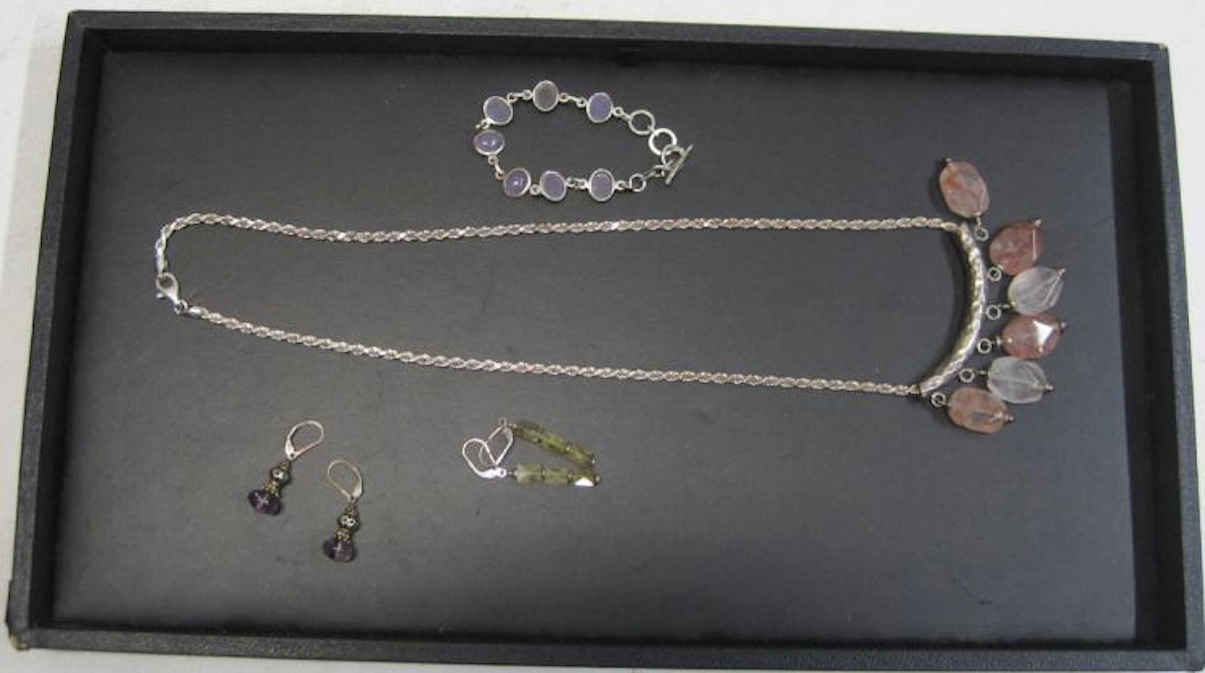 SIX ARTICLES OF STERLING SILVER JEWELRY, including
