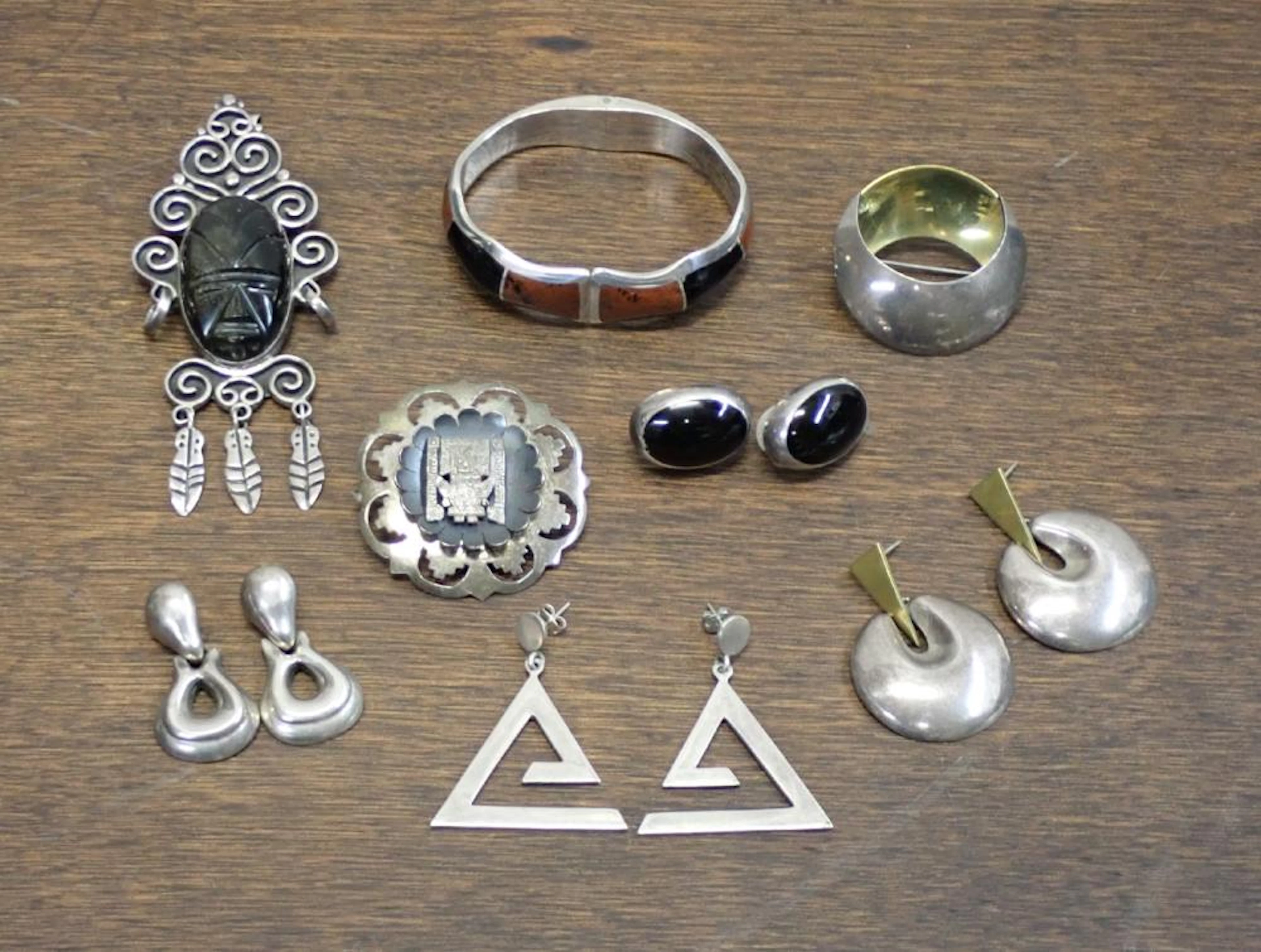 SOUTH AMERICAN STERLING JEWELRY COLLECTION: 1.) T