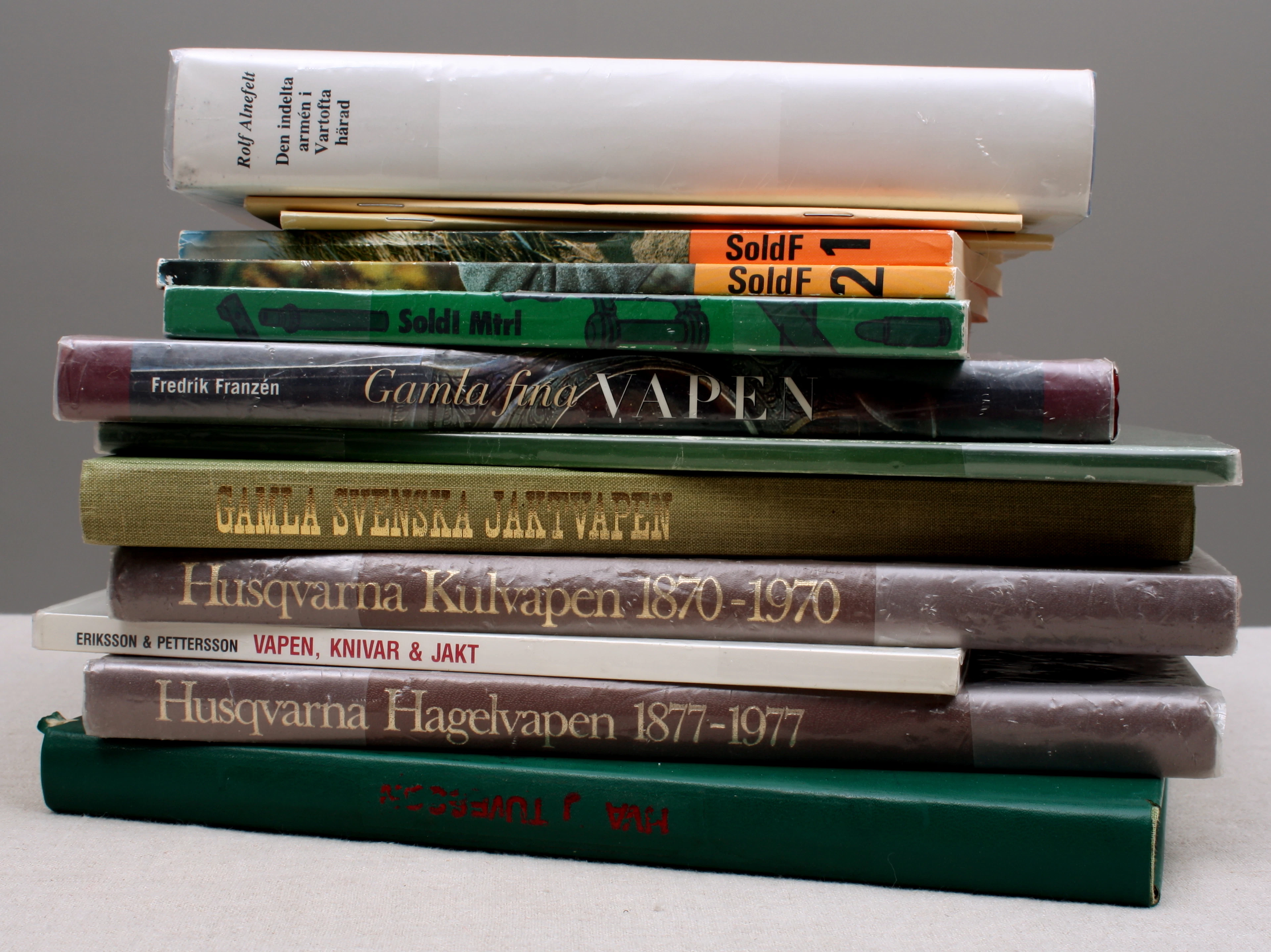 BÖCKER, 13 st, Vapenlitteratur.