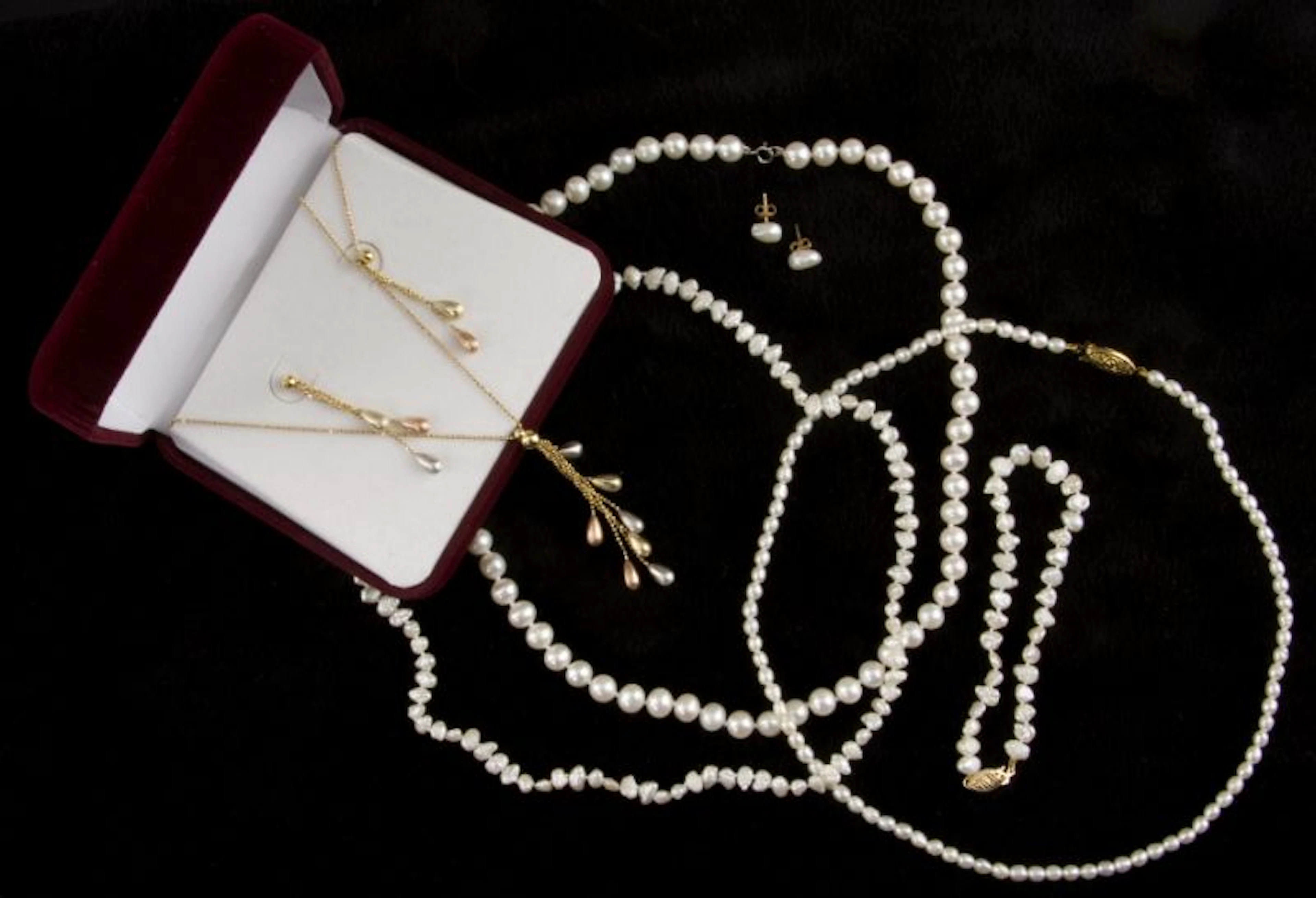 Tri-Colored Gold Suite and Pearls