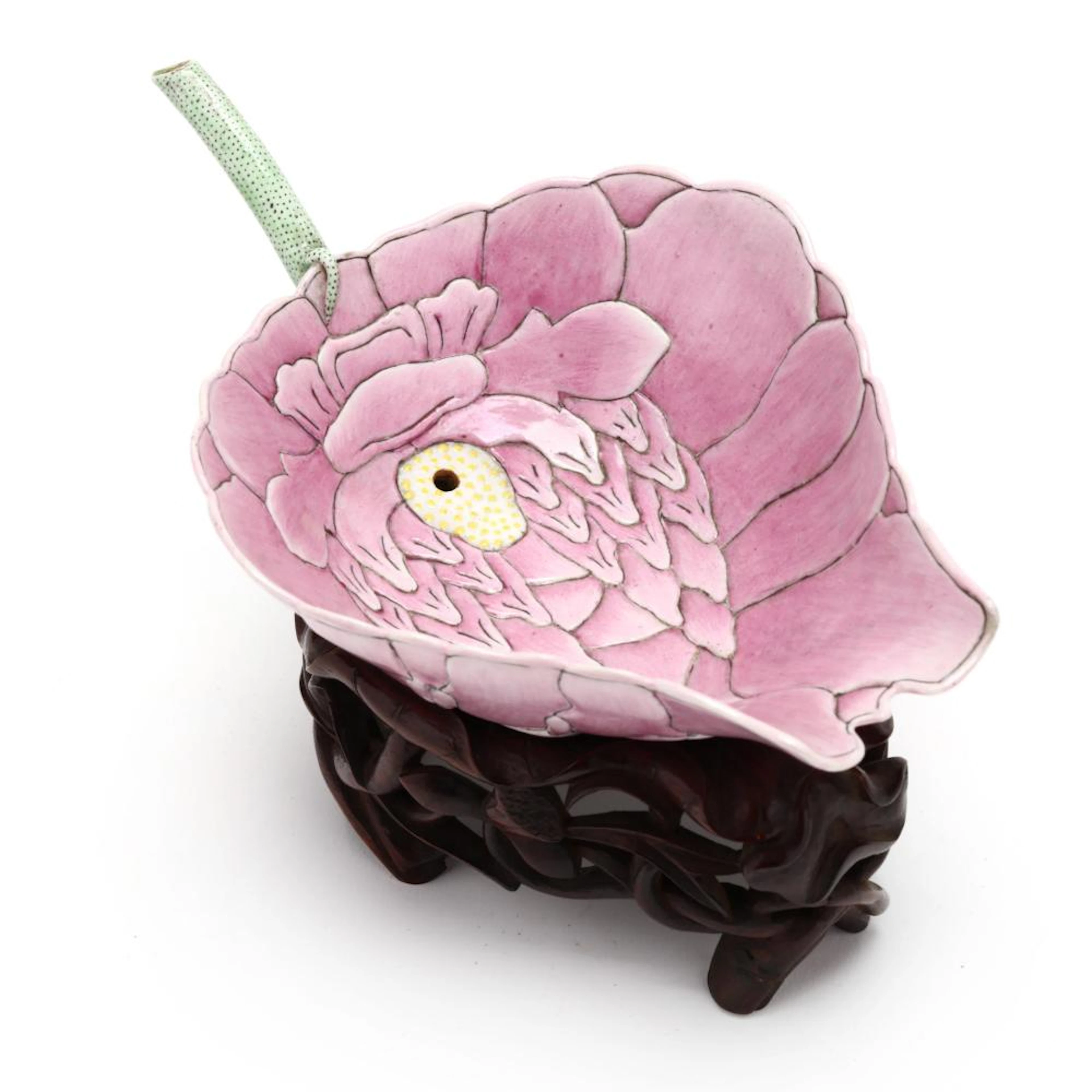 A Chinese Peony Form Cup
