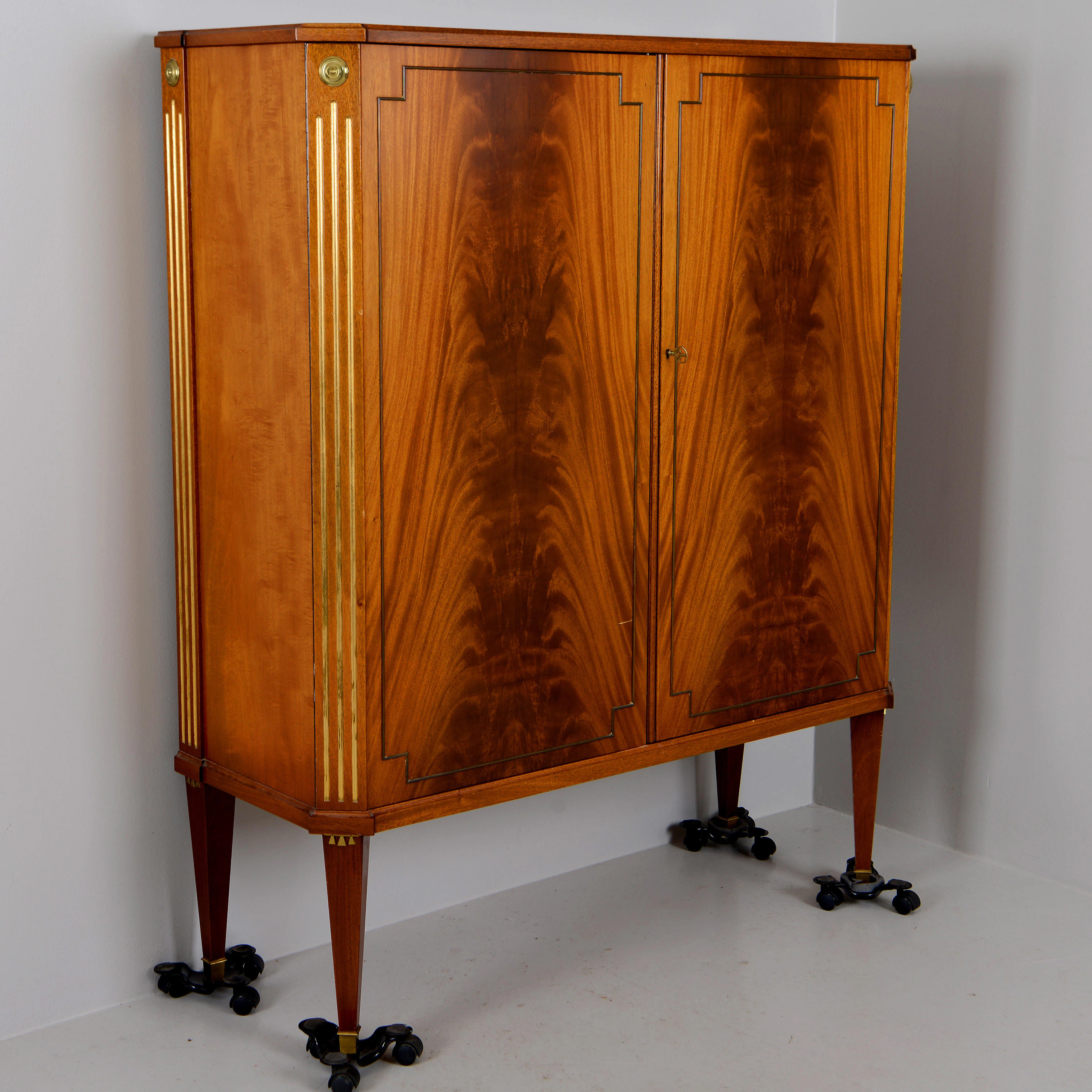 SKÅP, gustaviansk stil, no 28, Bodafors, 1900-tal