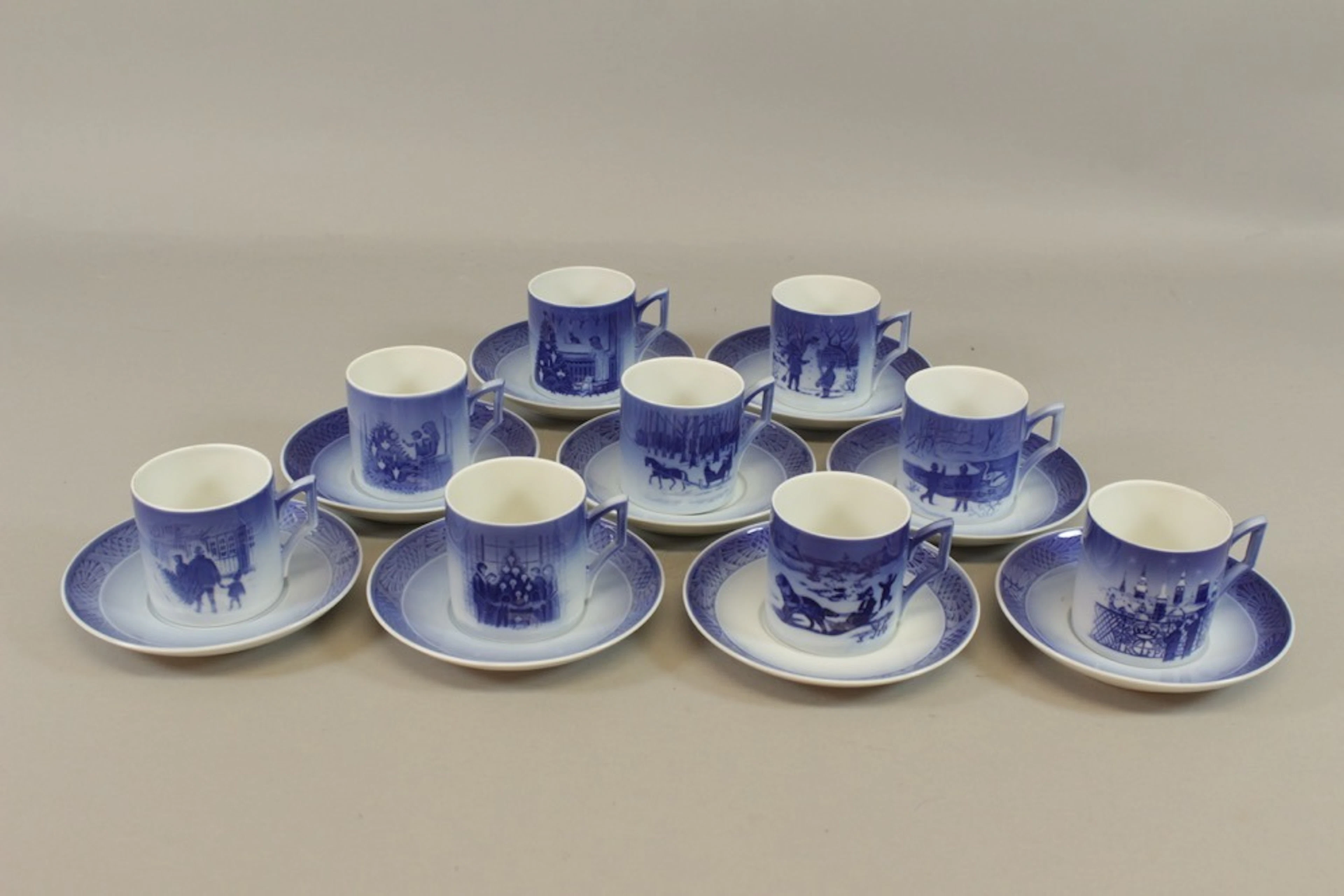 Royal Copenhagen Porzellan Weihnachtstassen 1980-88.