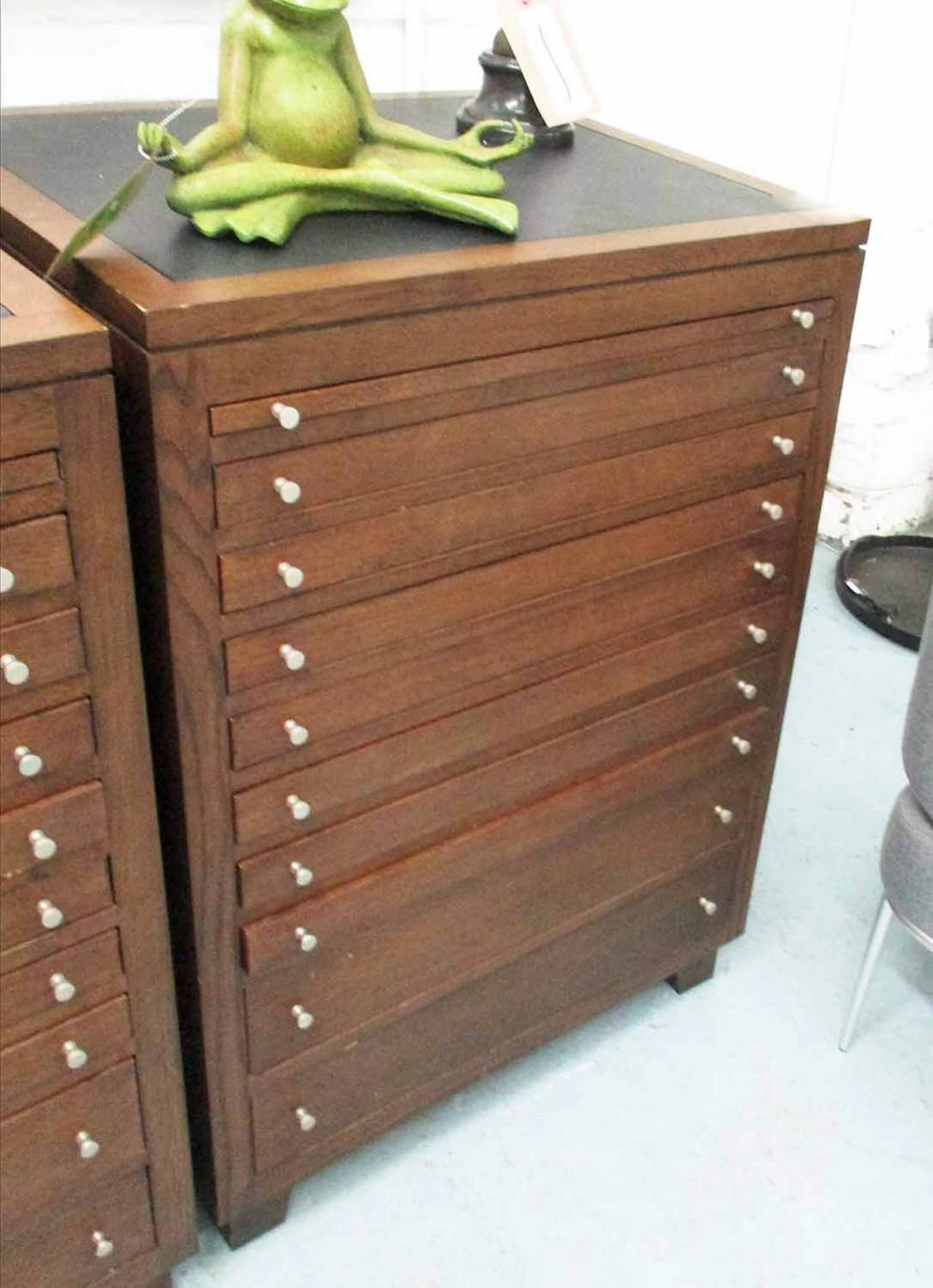 JEWELLERY/COLLECTORS DRAWERS