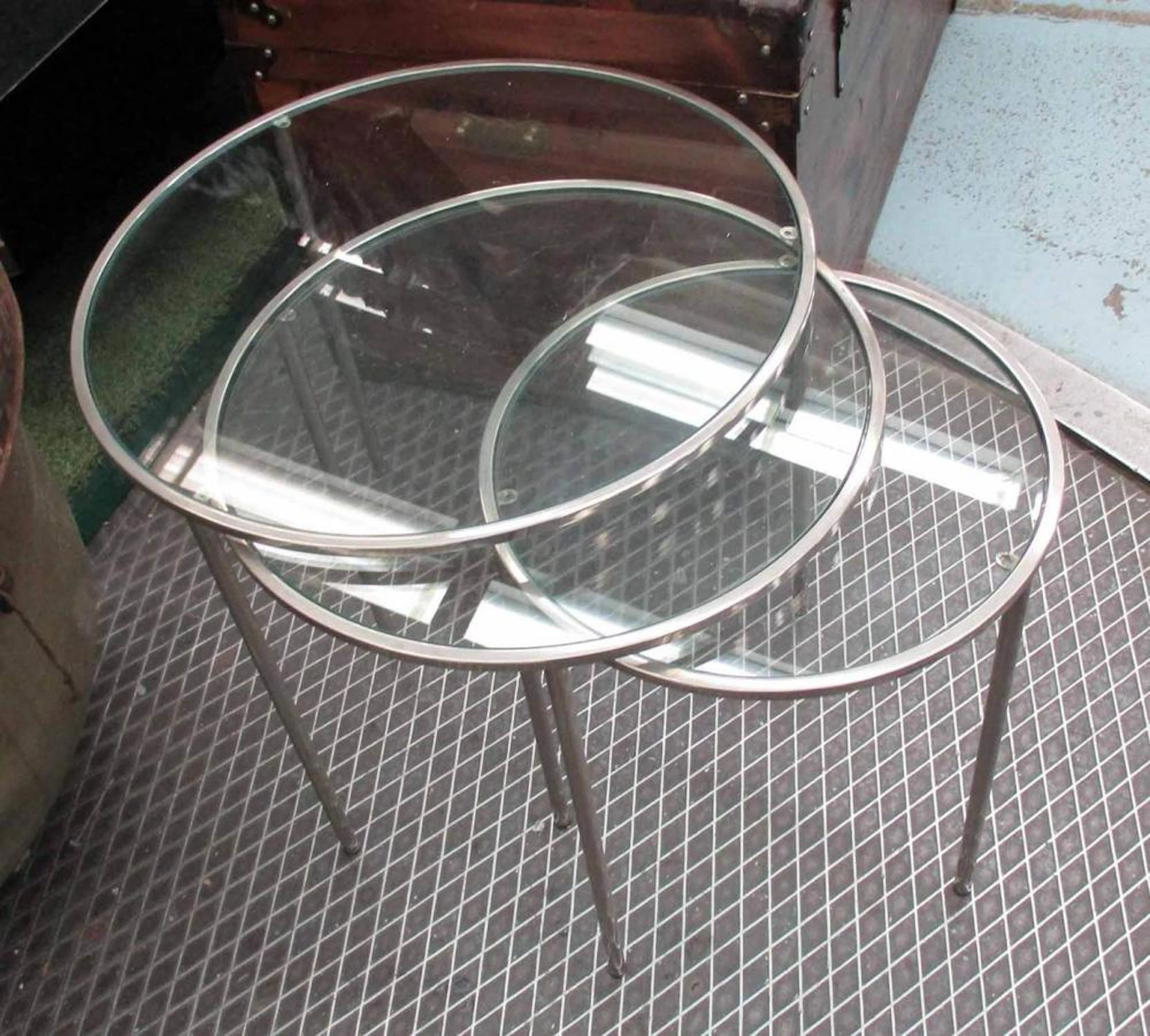 OCCASIONAL TABLE