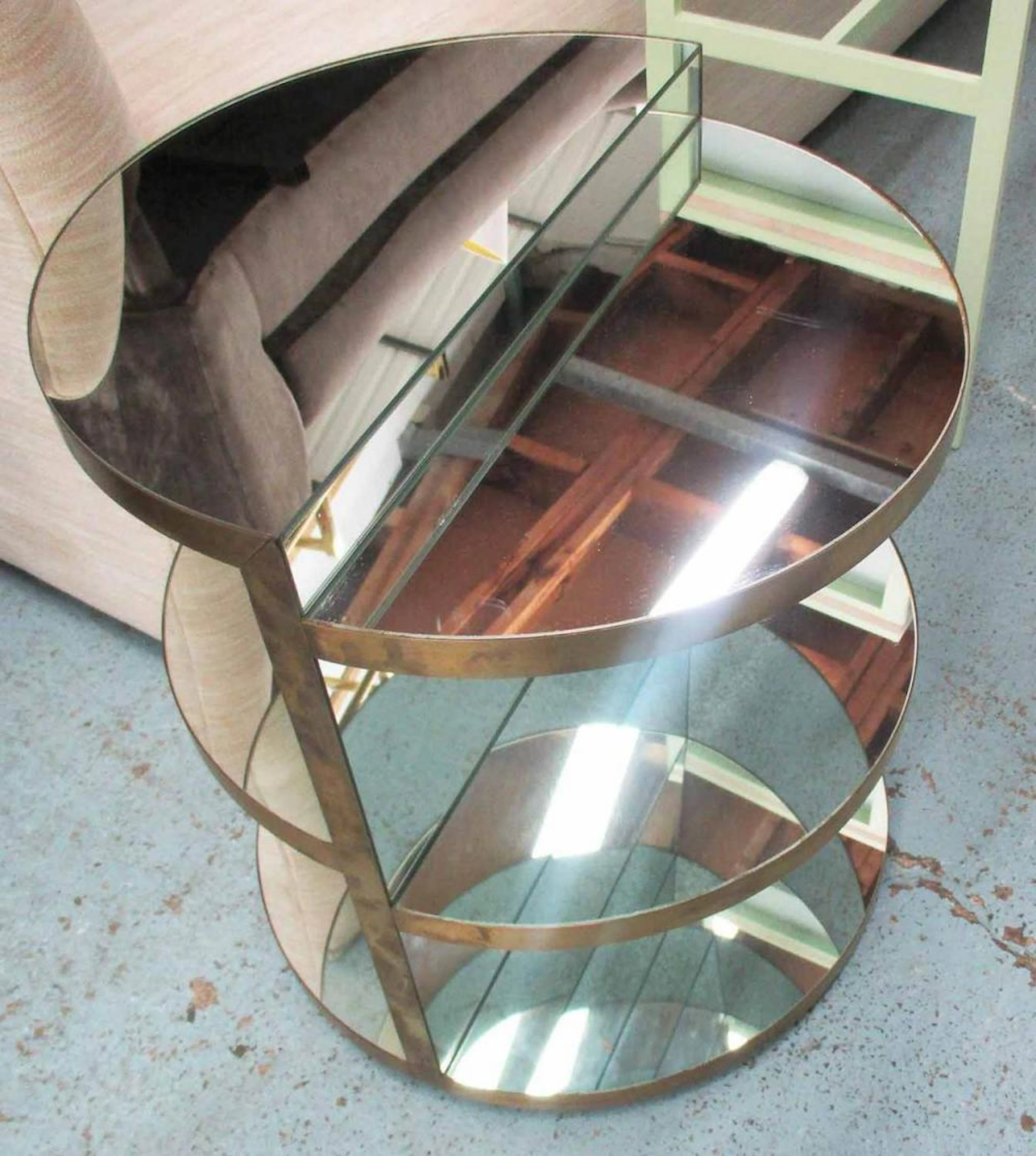 ROOMES INVISIBLE SCULPTURE TABLE
