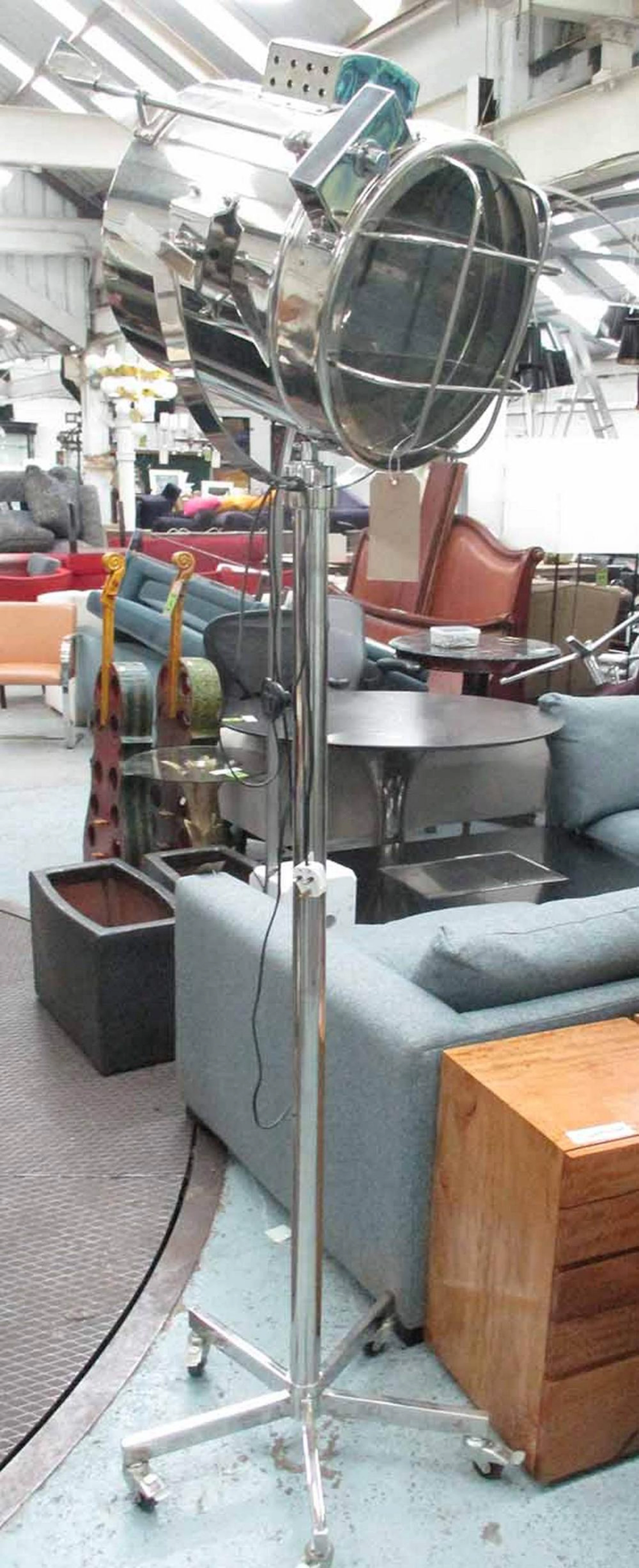 INDUSTRIAL STYLE STUDIO LAMP