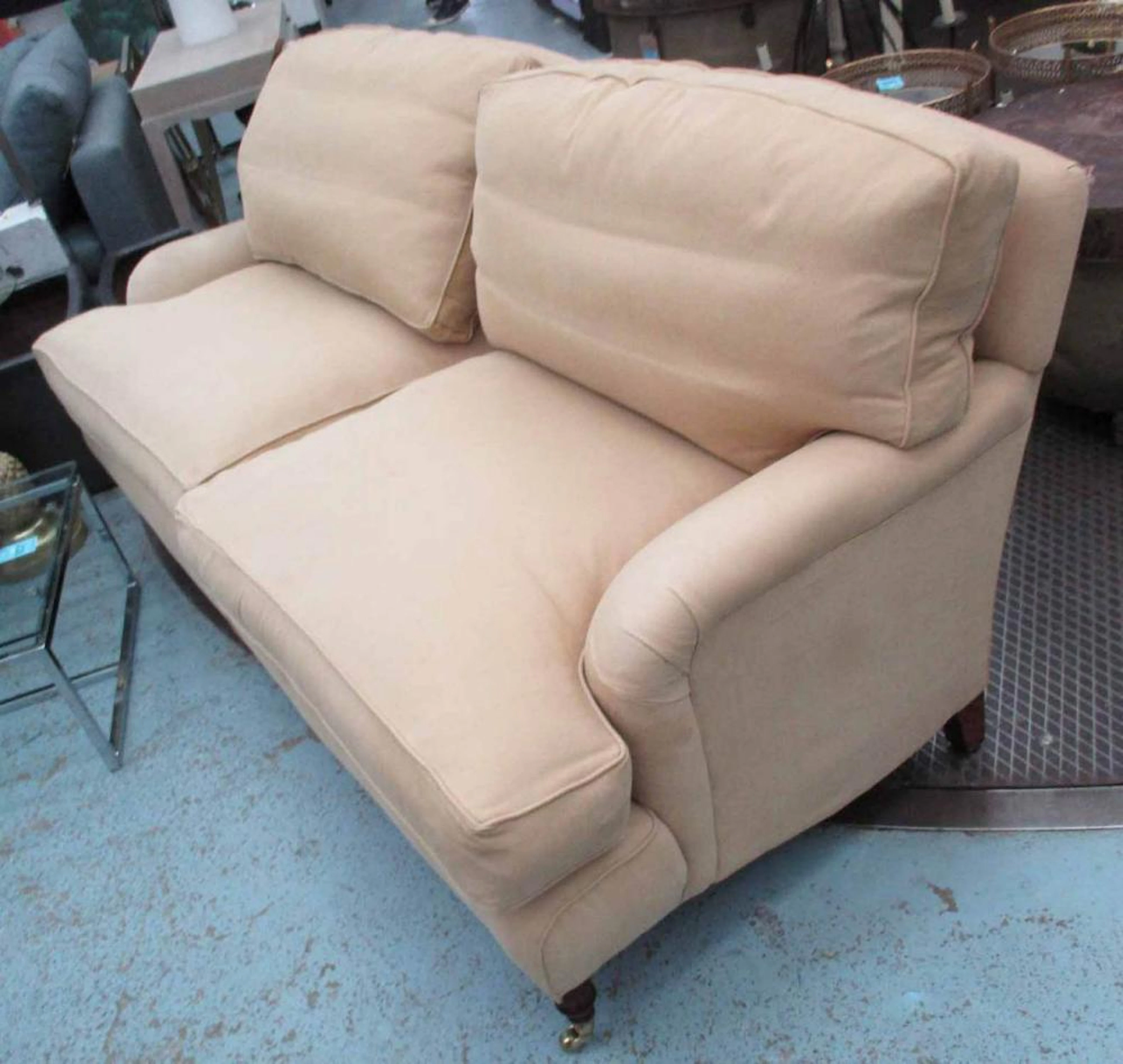 HOWARD STYLE SOFA