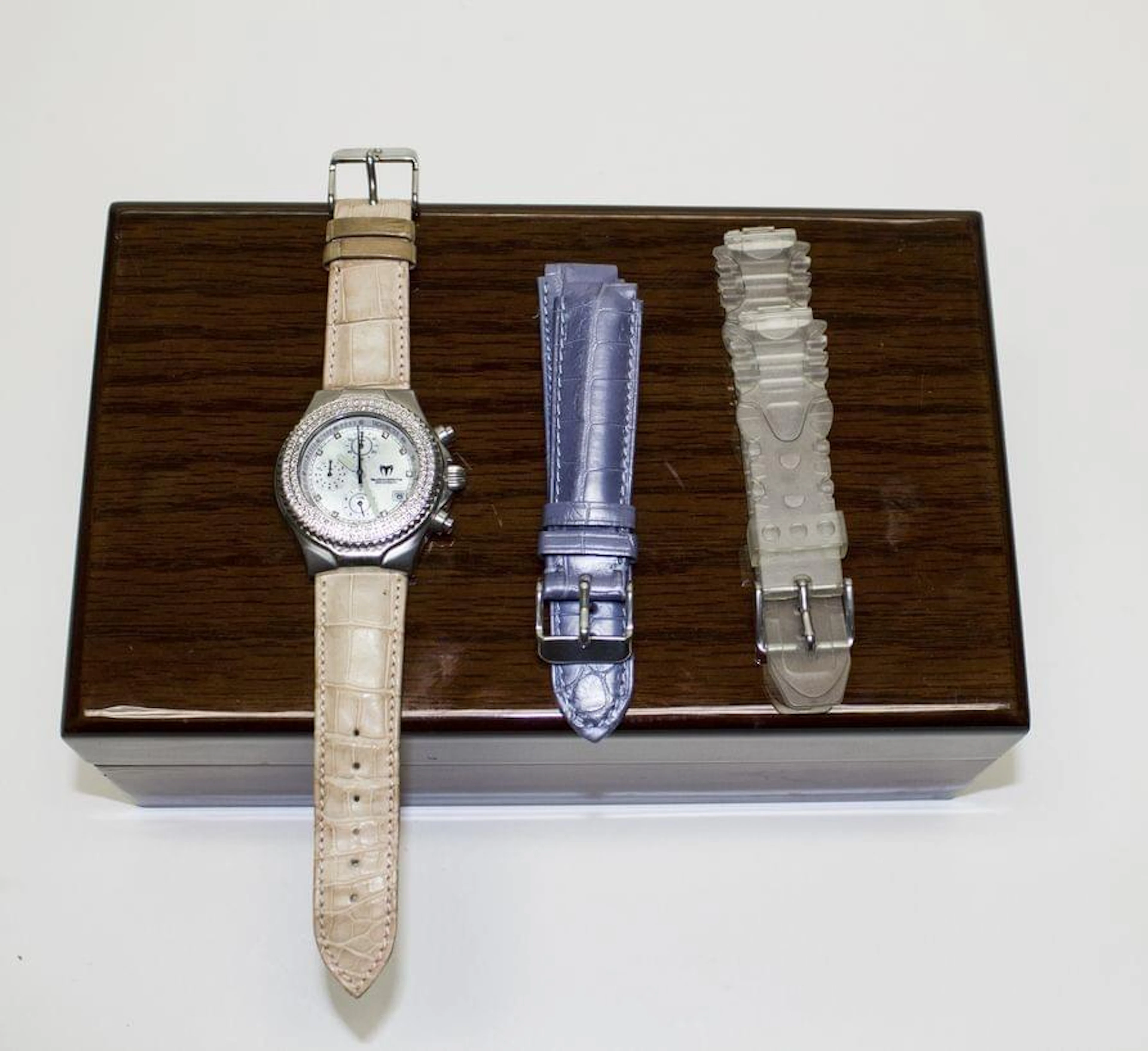 3135. TechnoMarine, montre chronographe ronde à quartz