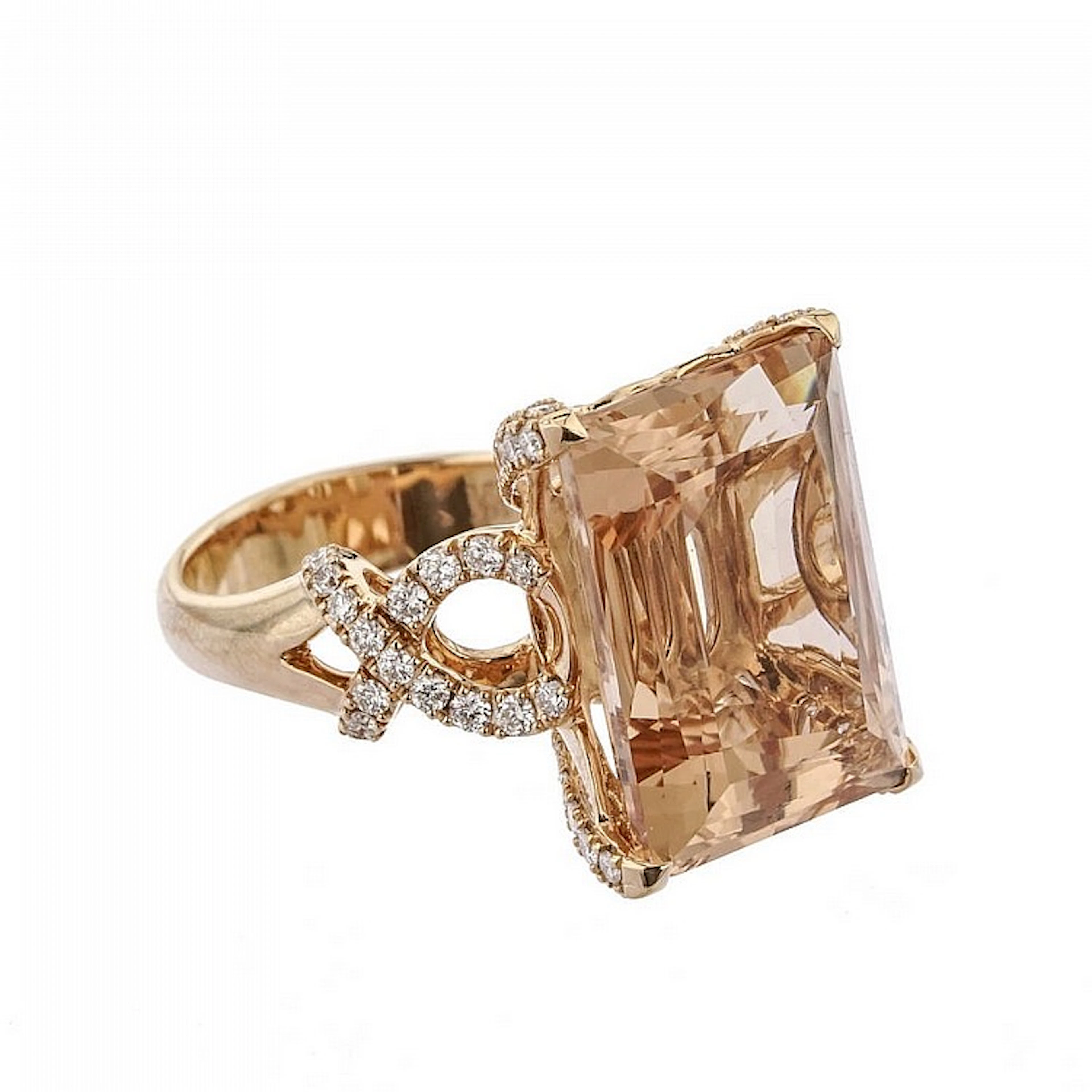 Bague sertie d'une morganite taille rectangle (env