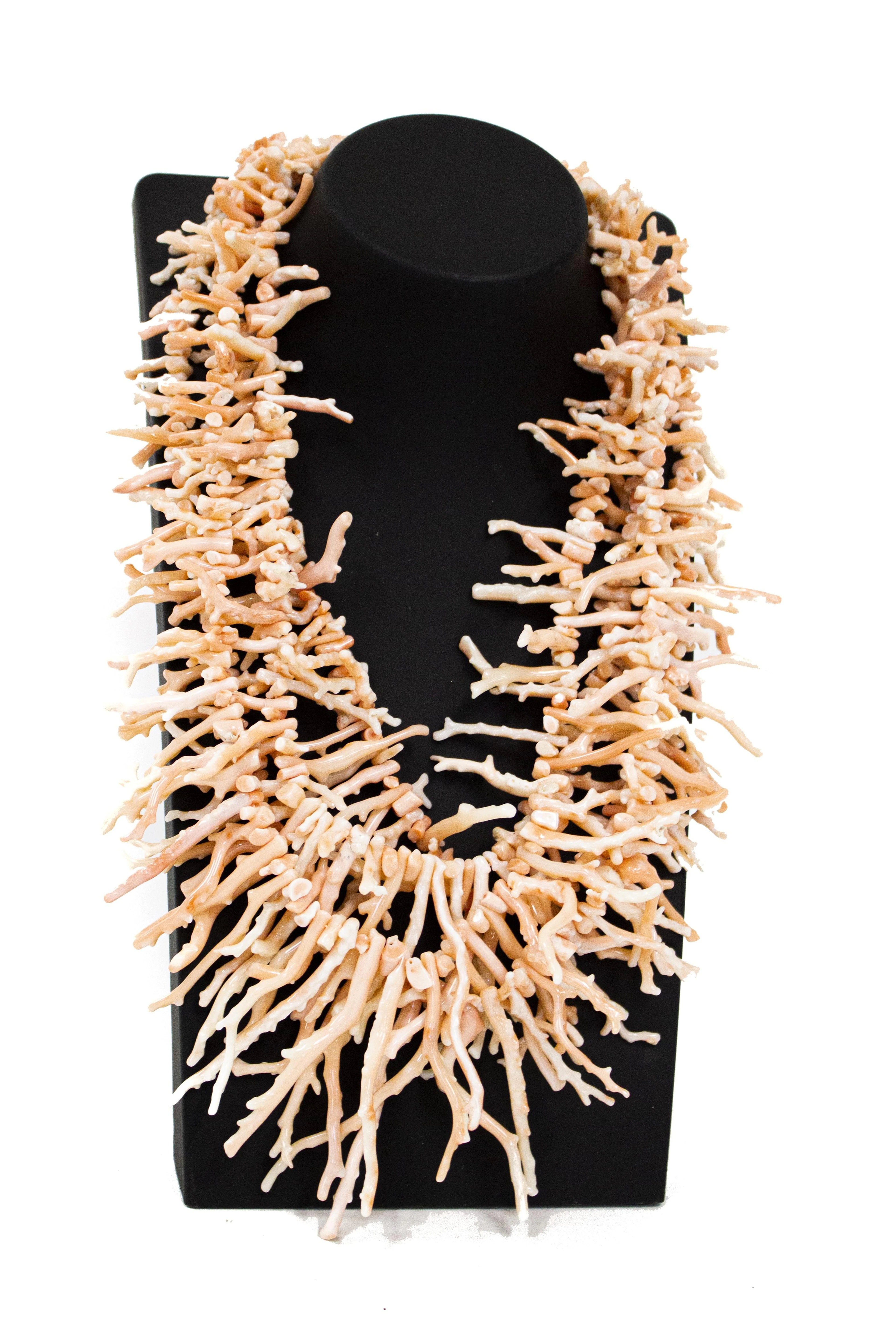 3131. Collier multi-rangs de corail rose
