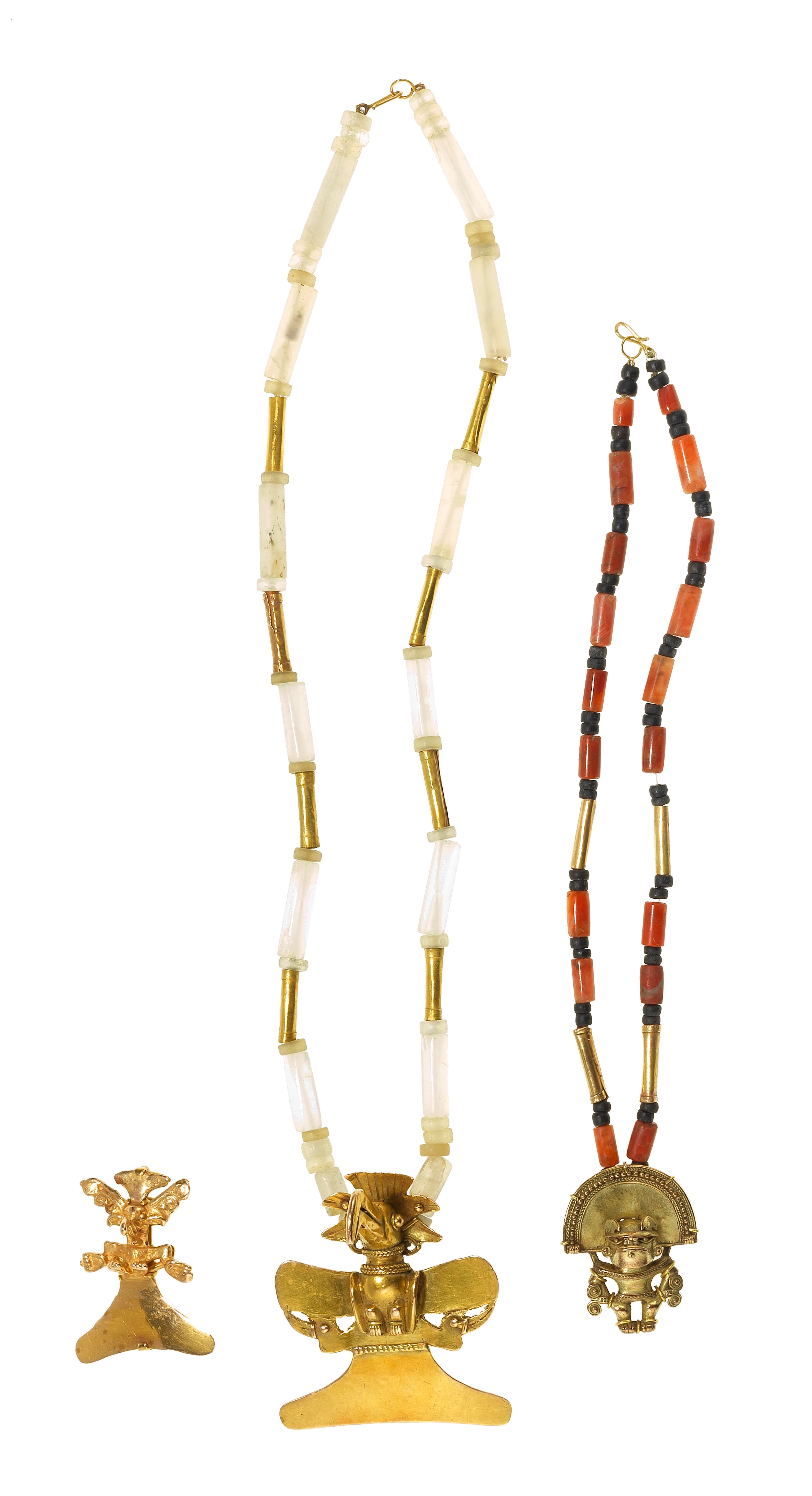 3525. Lot de deux colliers et d'une broche de style précolombien
