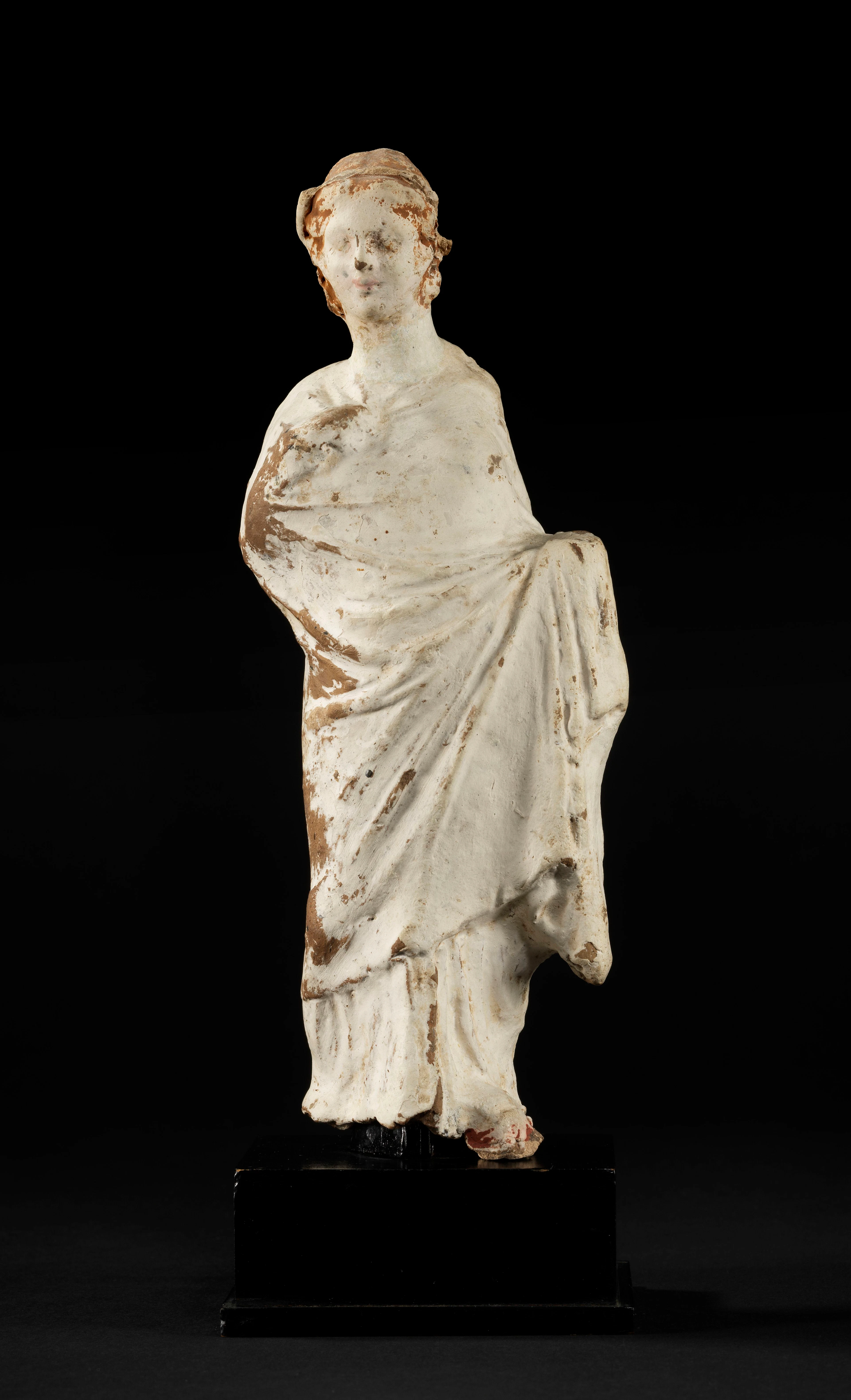 3410. Statuette, Tanagra, époque hellénistique, IIIe-Ier s av.JC