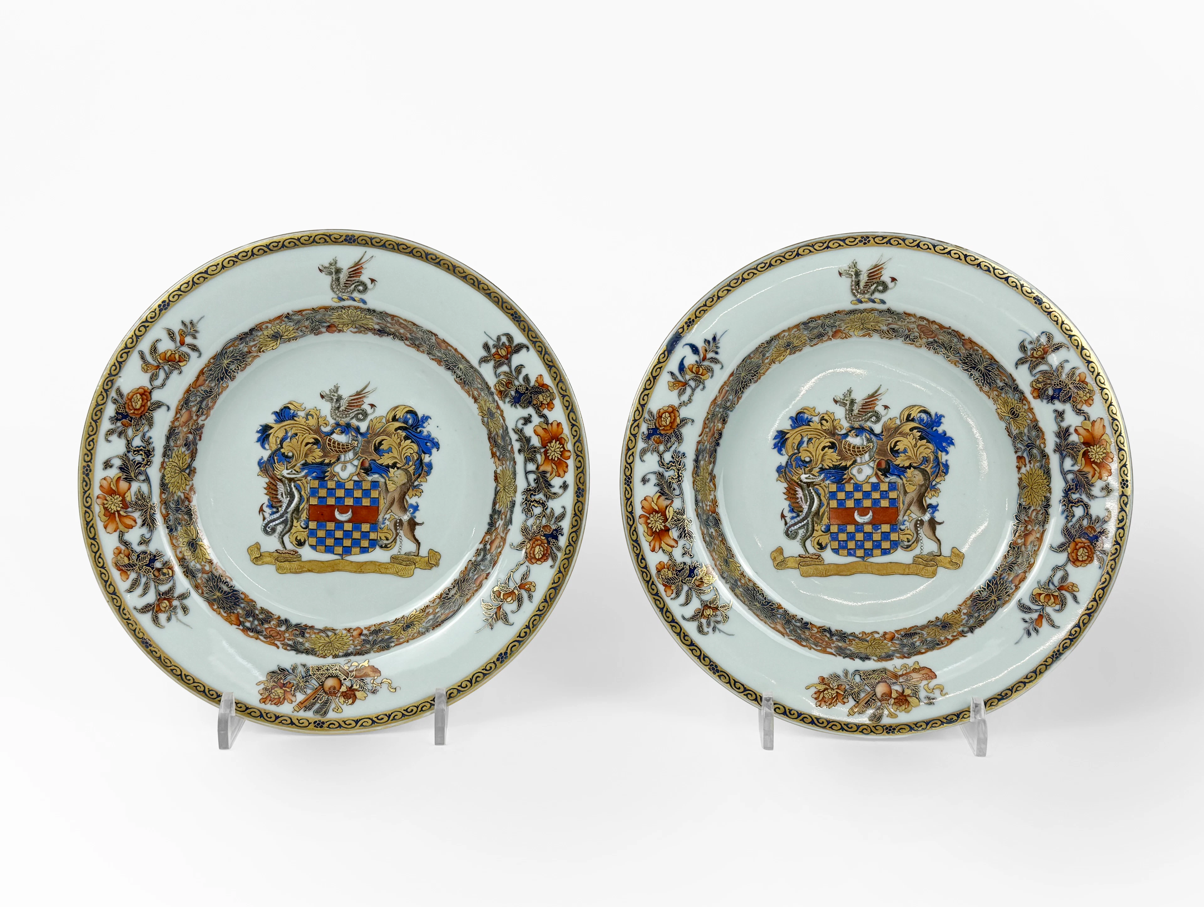 3643. Paire d'assiettes Imari, Chine, Compagnie des Indes, XVIIIe s