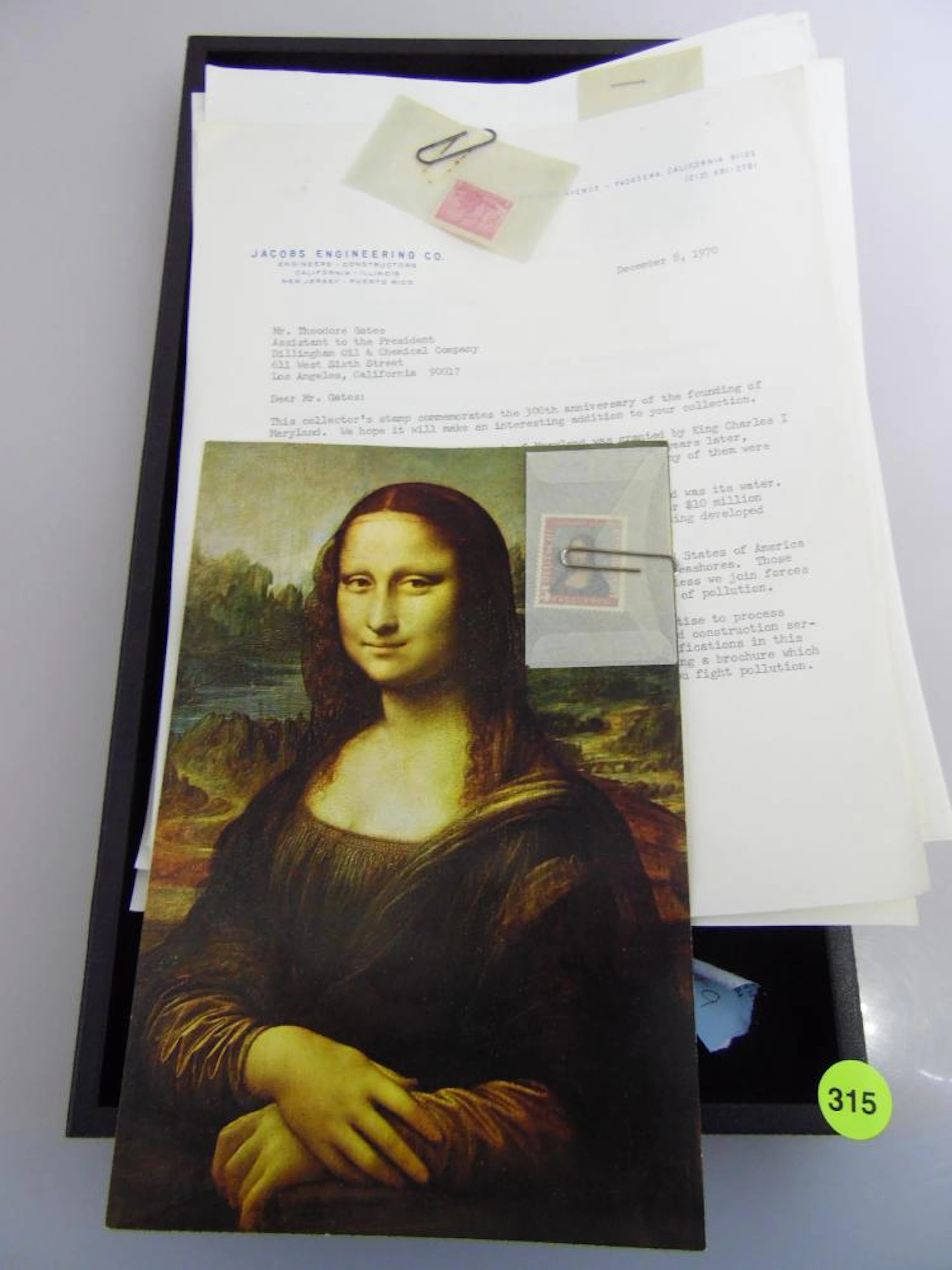 TRAY LOT OF COLLECTIBLE STAMP - MONA LISA & MORE