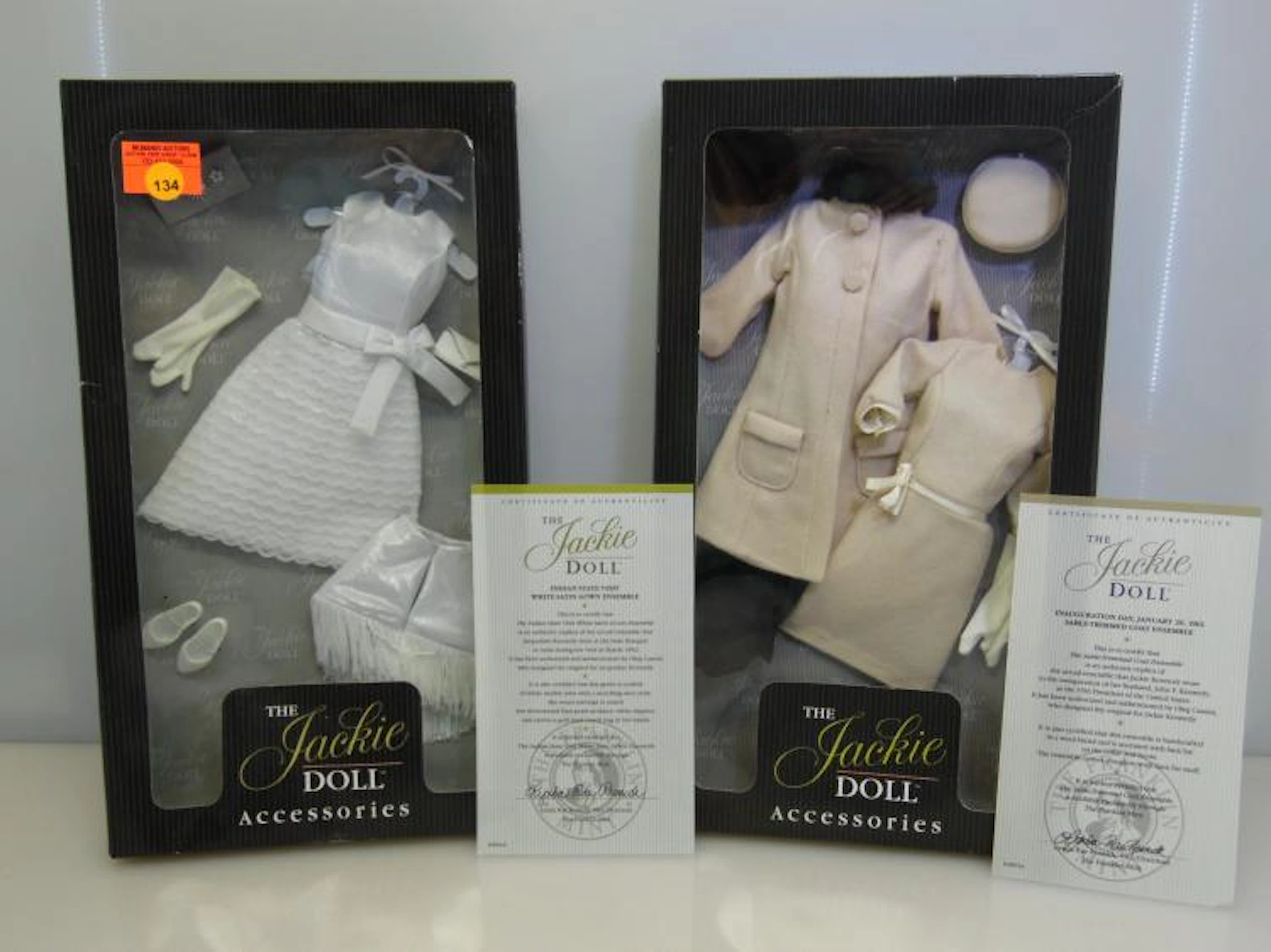 2PC LOT- THE JACKIE DOLL ACCESSORIES BY THE FRANKLIN MINT, INDIAN STATE VISIT WHITE SATIN GOWN ENSEMBLE IN ORIGINAL BOX WITH COA AND IN ANGULATION DAY JANUARY 20