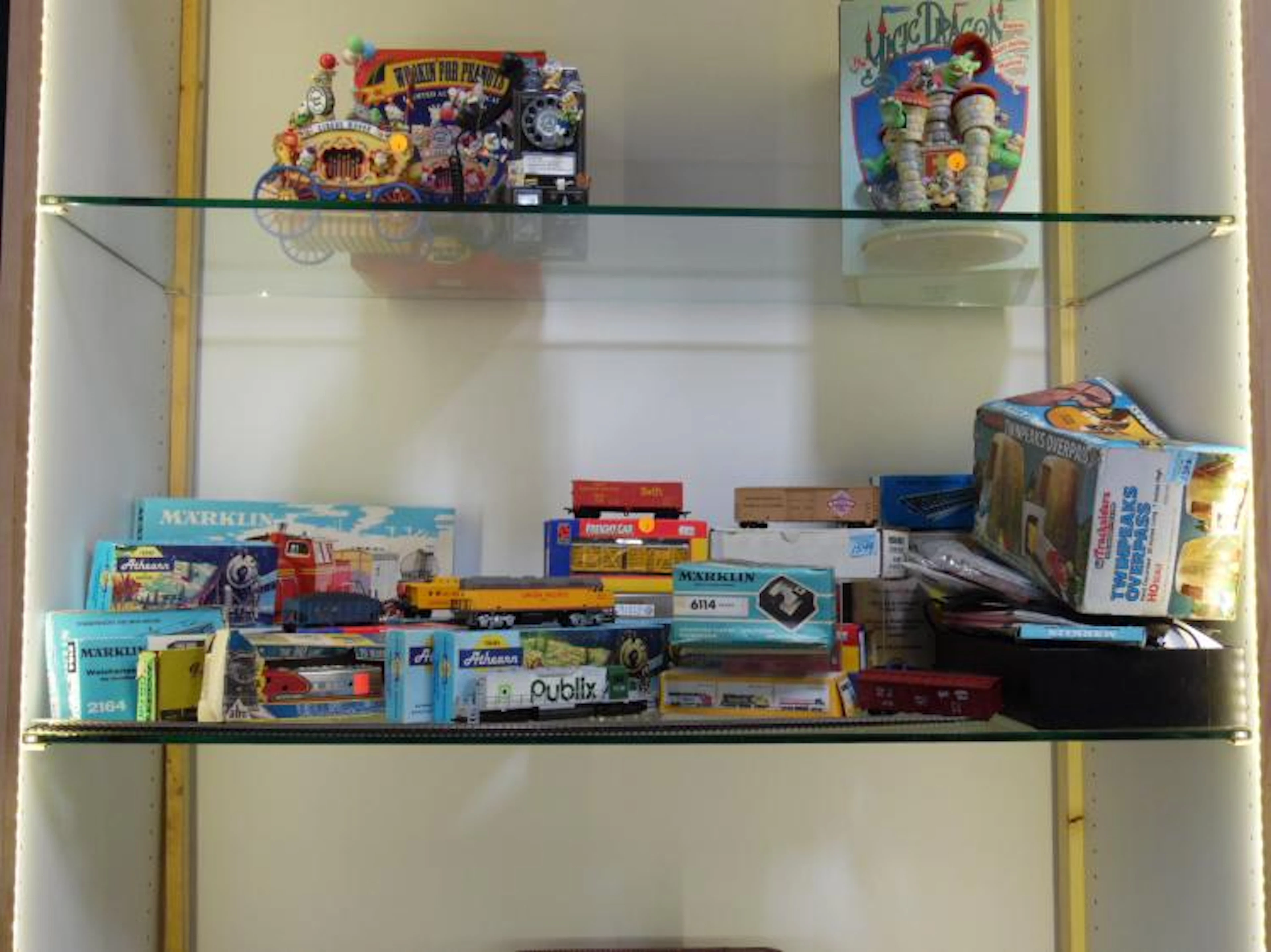 MODEL HO TRAINS & ACCESSORIES - MOST IN ORIGINAL BOXES