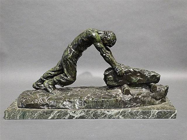 Sculpture en bronze signée V. Demanet "L'effort".
