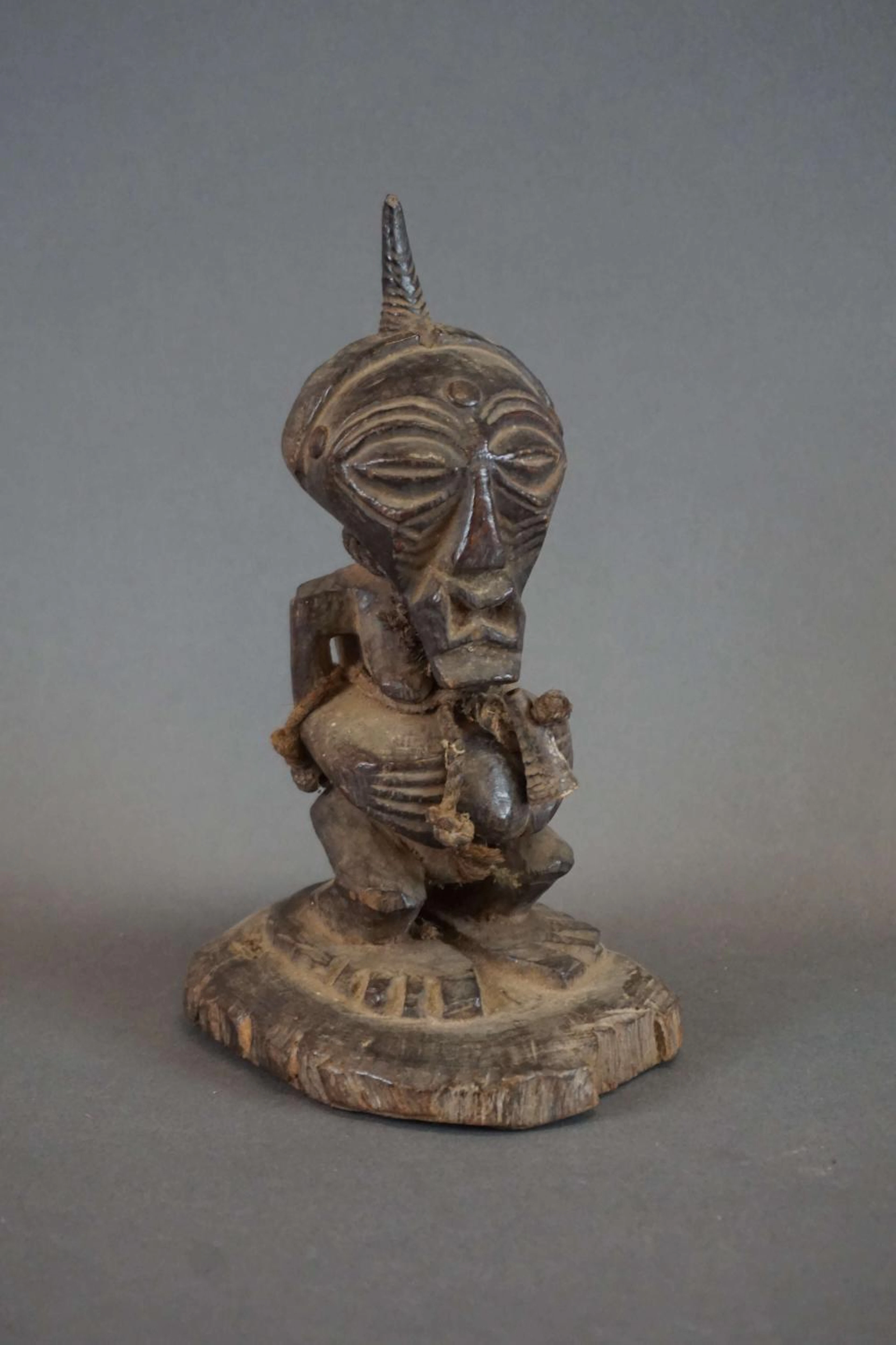 Statue africaine Songye. H : 20 cm