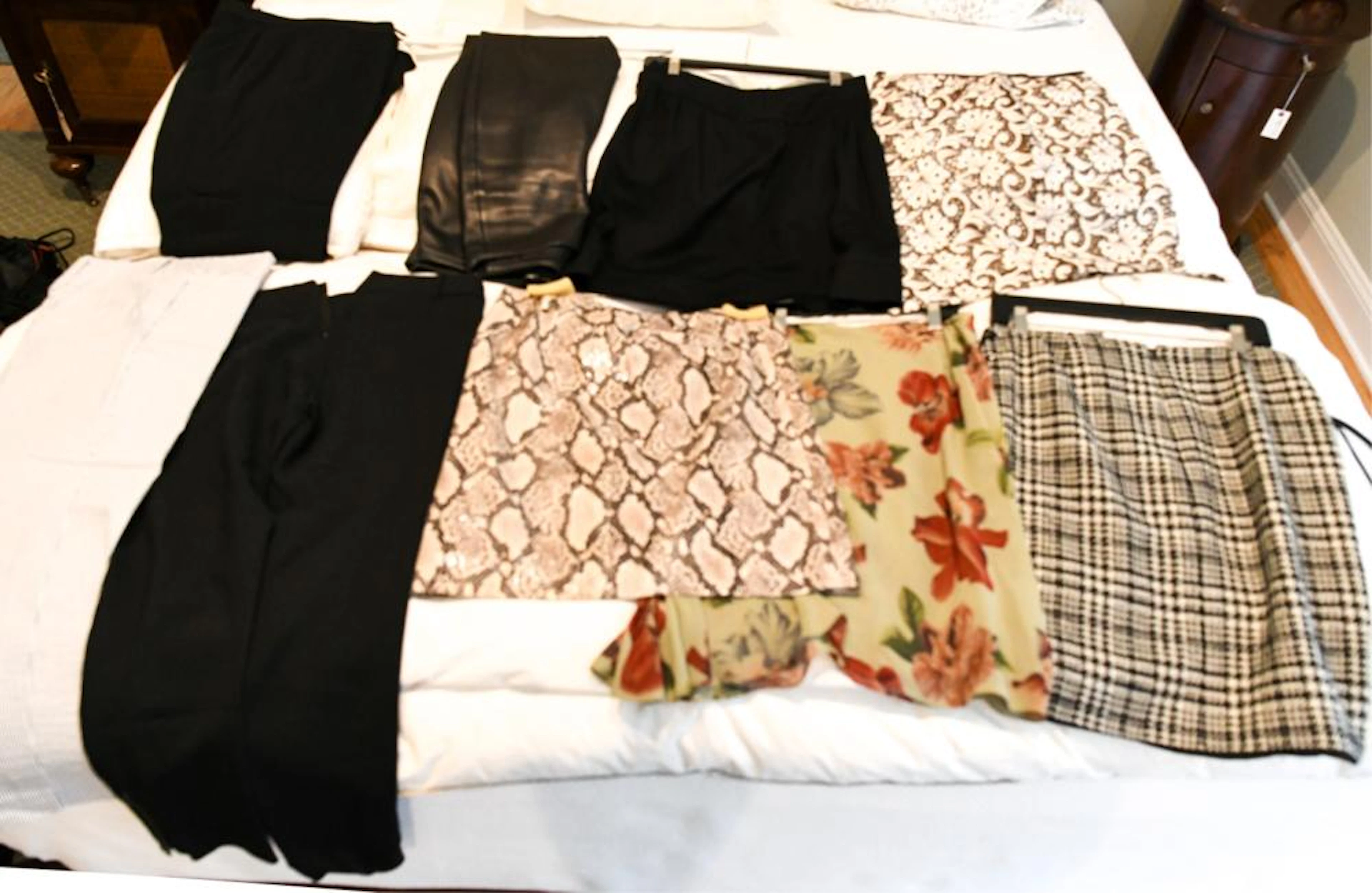 GROUPING OF LADIES DESIGNER SKIRTS AND PANTS