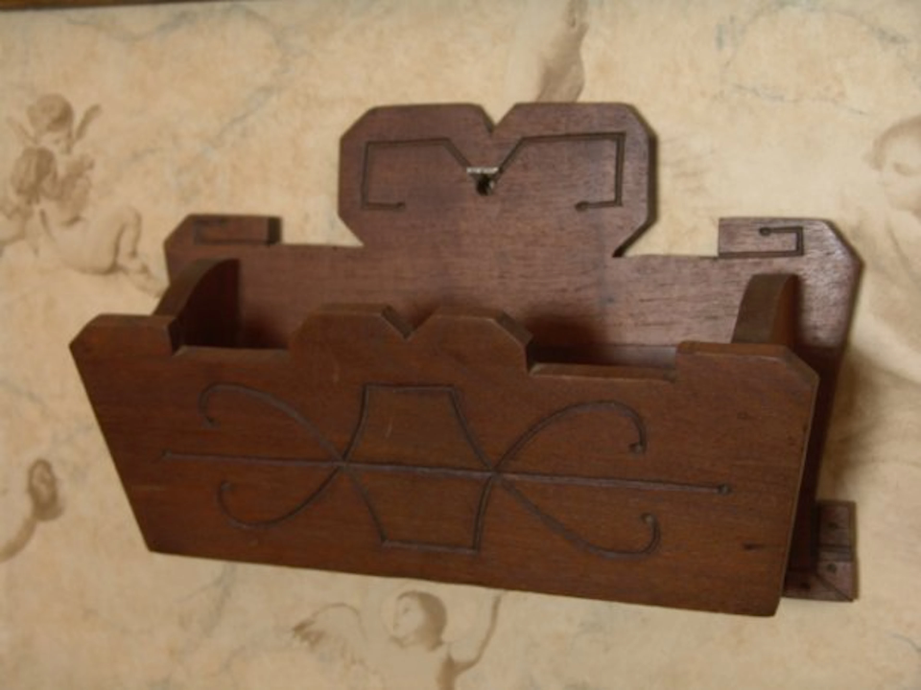 1078: VICTORIAN WALNUT WALL POCKET