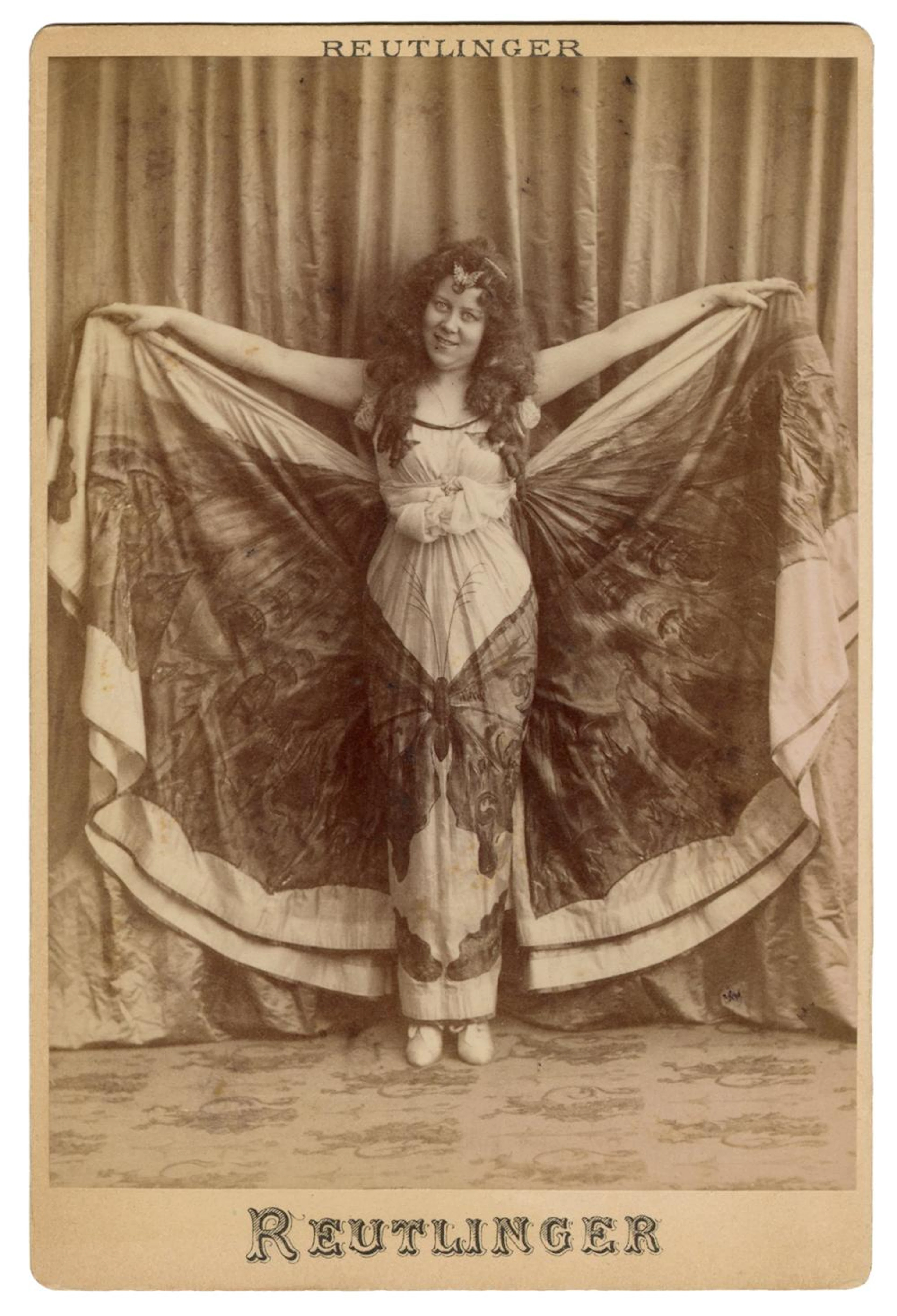 FULLER, LOIE (1862-1928). CABINET CARD PHOTOGRAPH. PARIS: R...