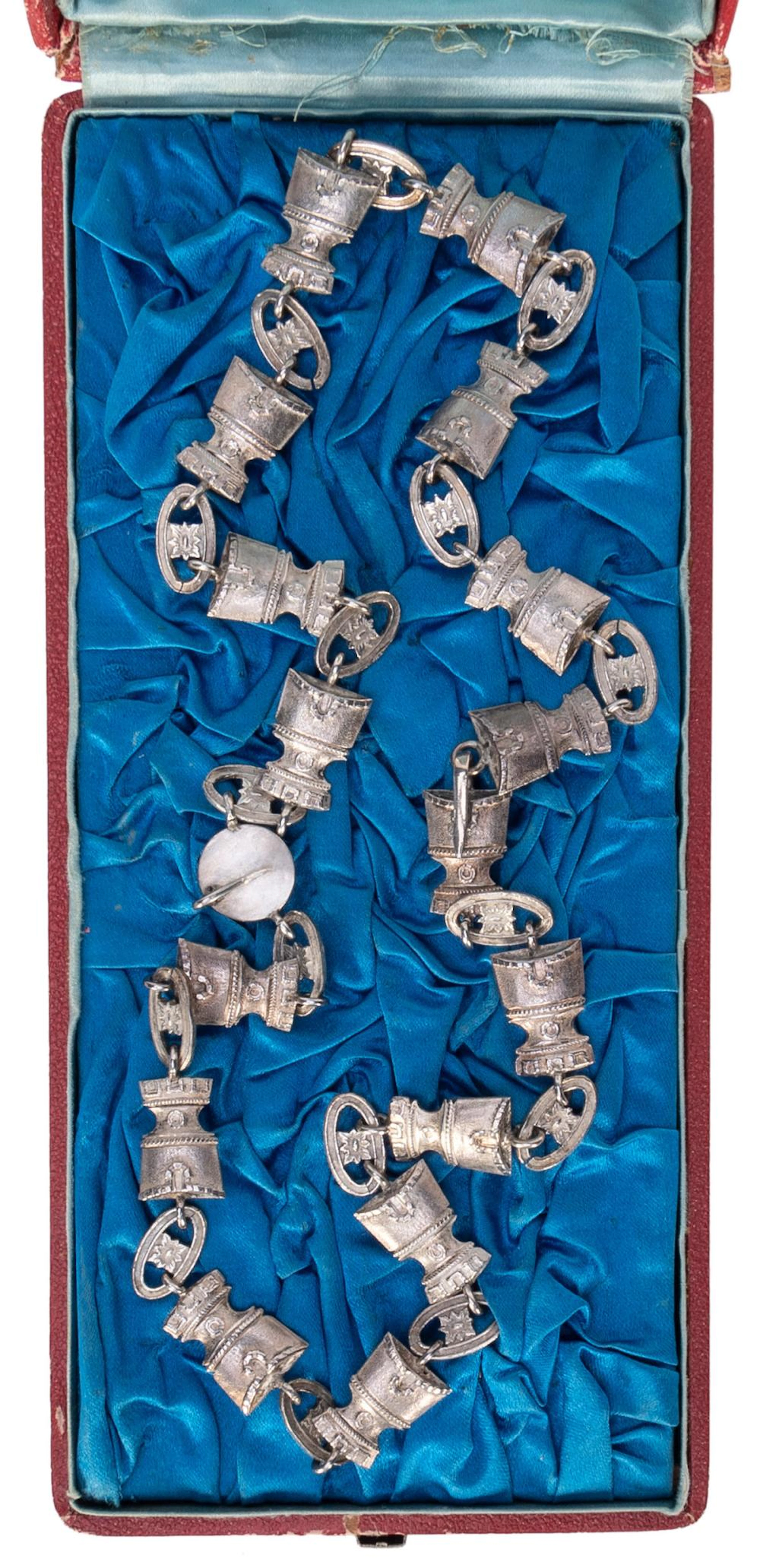 [PORTUGUESE NOBILITY]. Metal necklace. Lisbon: Joachim Augu...