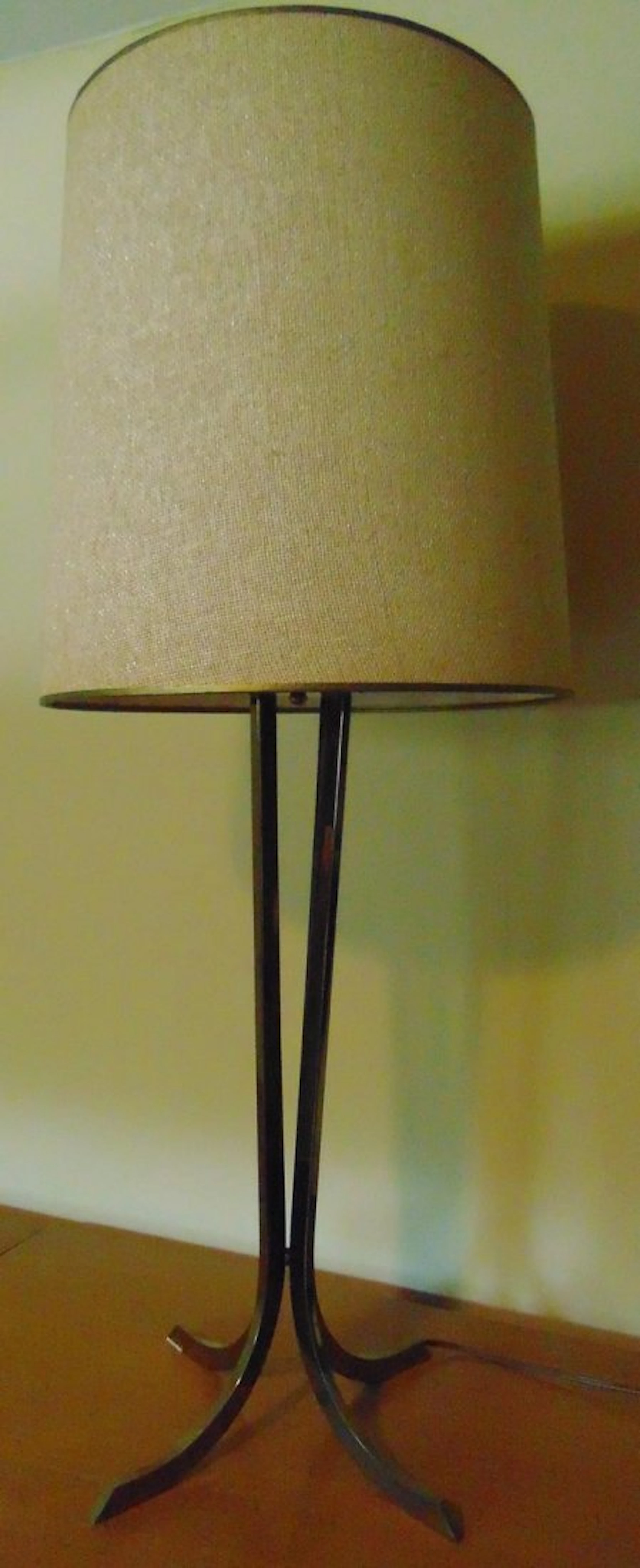Brass table lamp in the style of Herman Miller in great